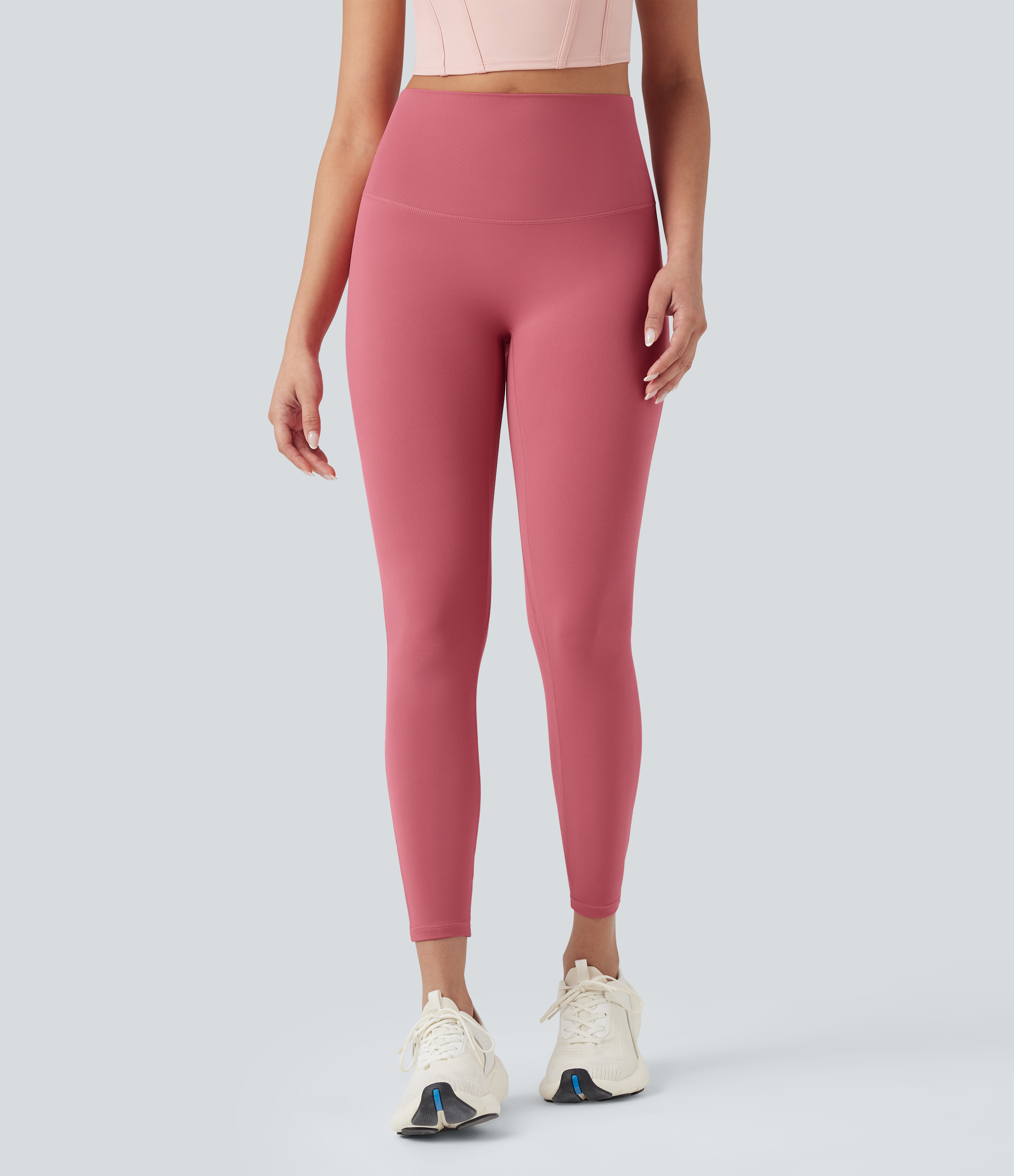 Begonia Rouge Leggings de yoga SoftlyZero™ de tiro alto con lazo en la espalda y fruncido de 7/8 - UPF50+ / 2