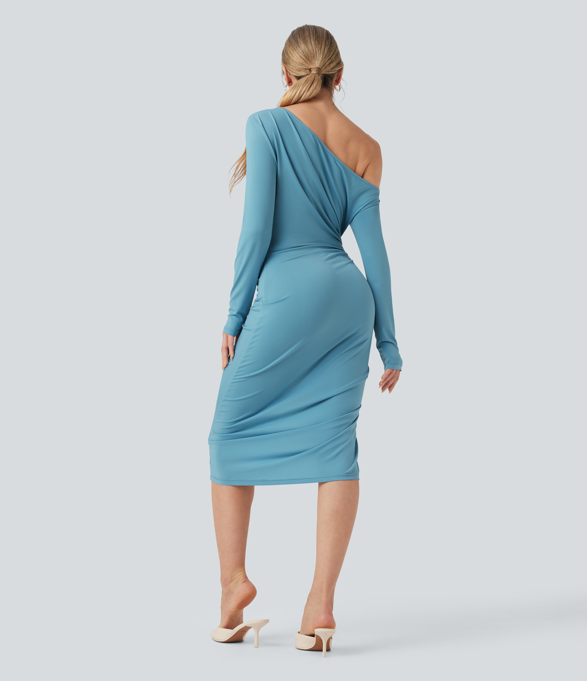 Delphinium Blue Vestido midi ajustado con abertura y fruncido de manga larga con un solo hombro / 2