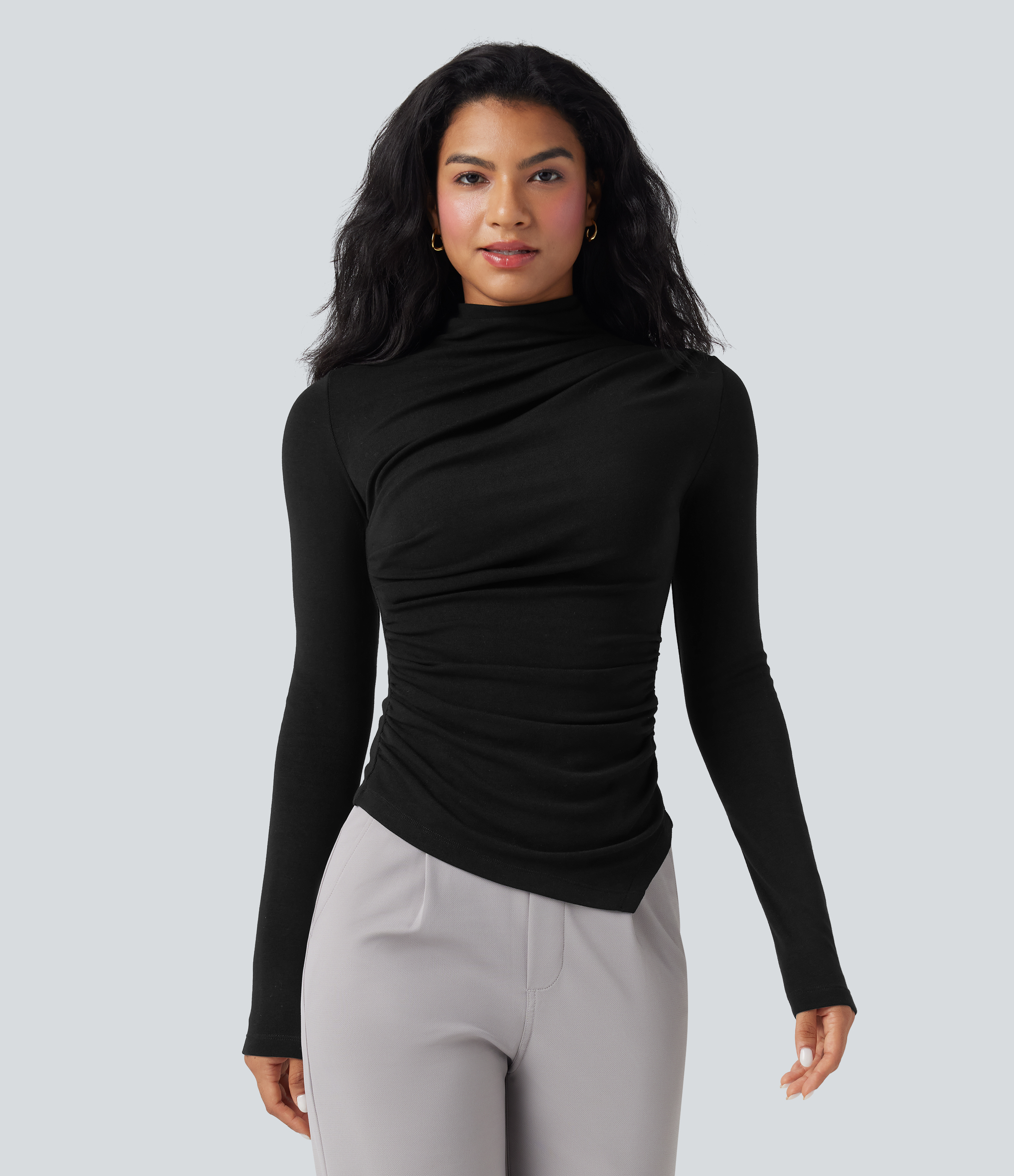 Top casual térmico de cuello alto de manga larga con dobladillo asimétrico fruncido