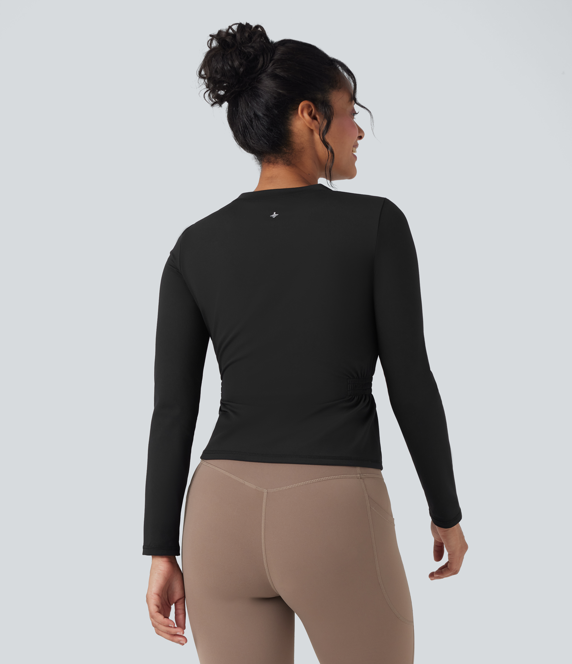 Negro Top deportivo de yoga SoftlyZero™ fruncido de manga larga afelpado  / 2
