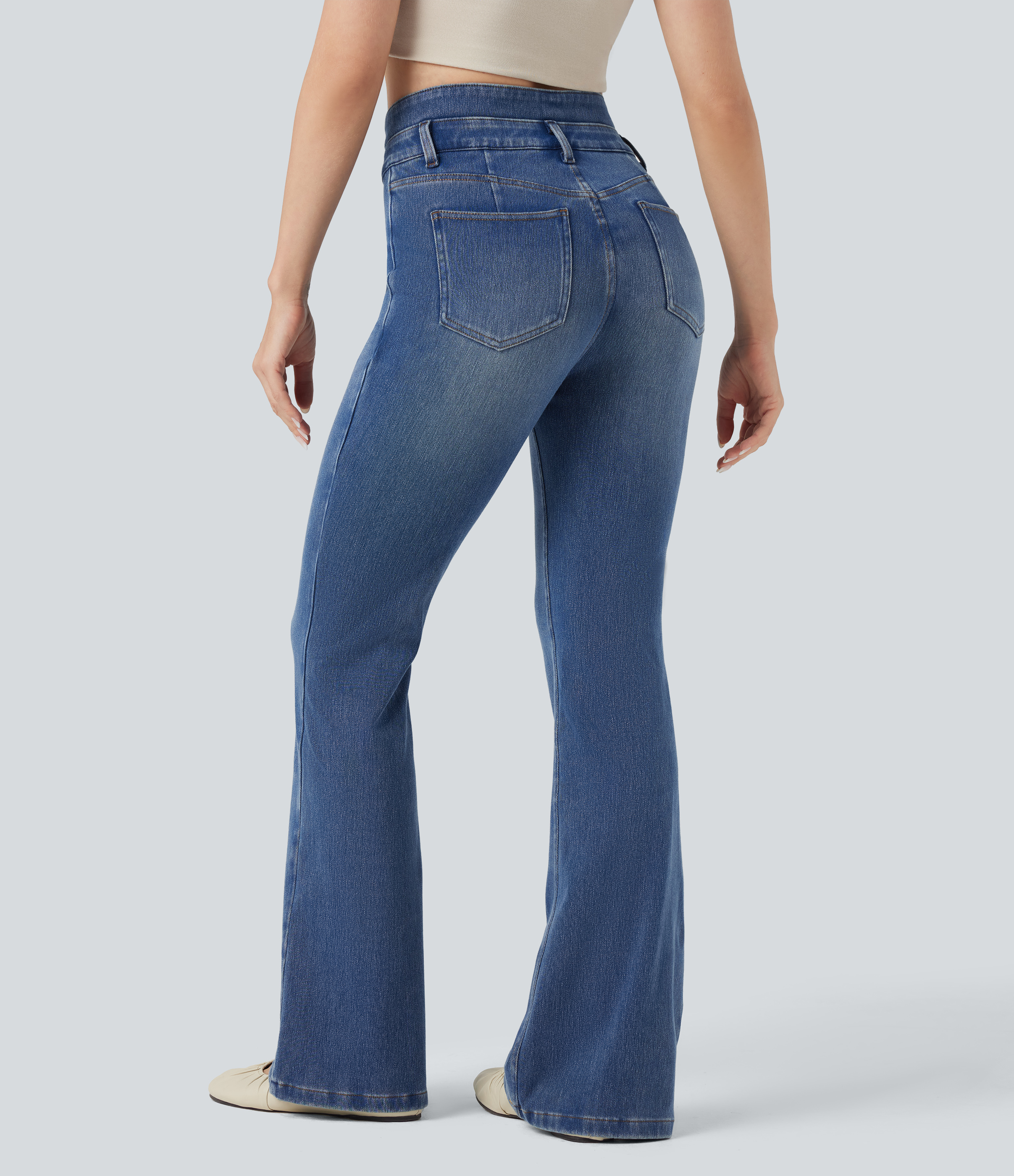 Tide Blue Denim Halara Flex™ vaqueros de talle medio que moldean el abdomen, de corte cómodo y ligeramente acampanado con bolsillos / 2