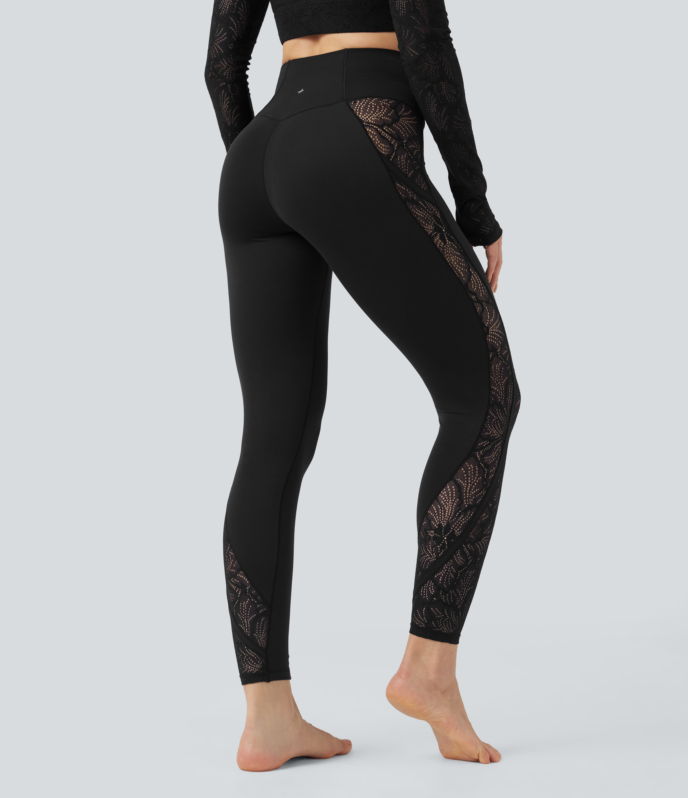 Negro Leggings de yoga SoftlyZero™ de tiro medio cruzados con encaje en contraste y bolsillo - UPF 50+ / 2