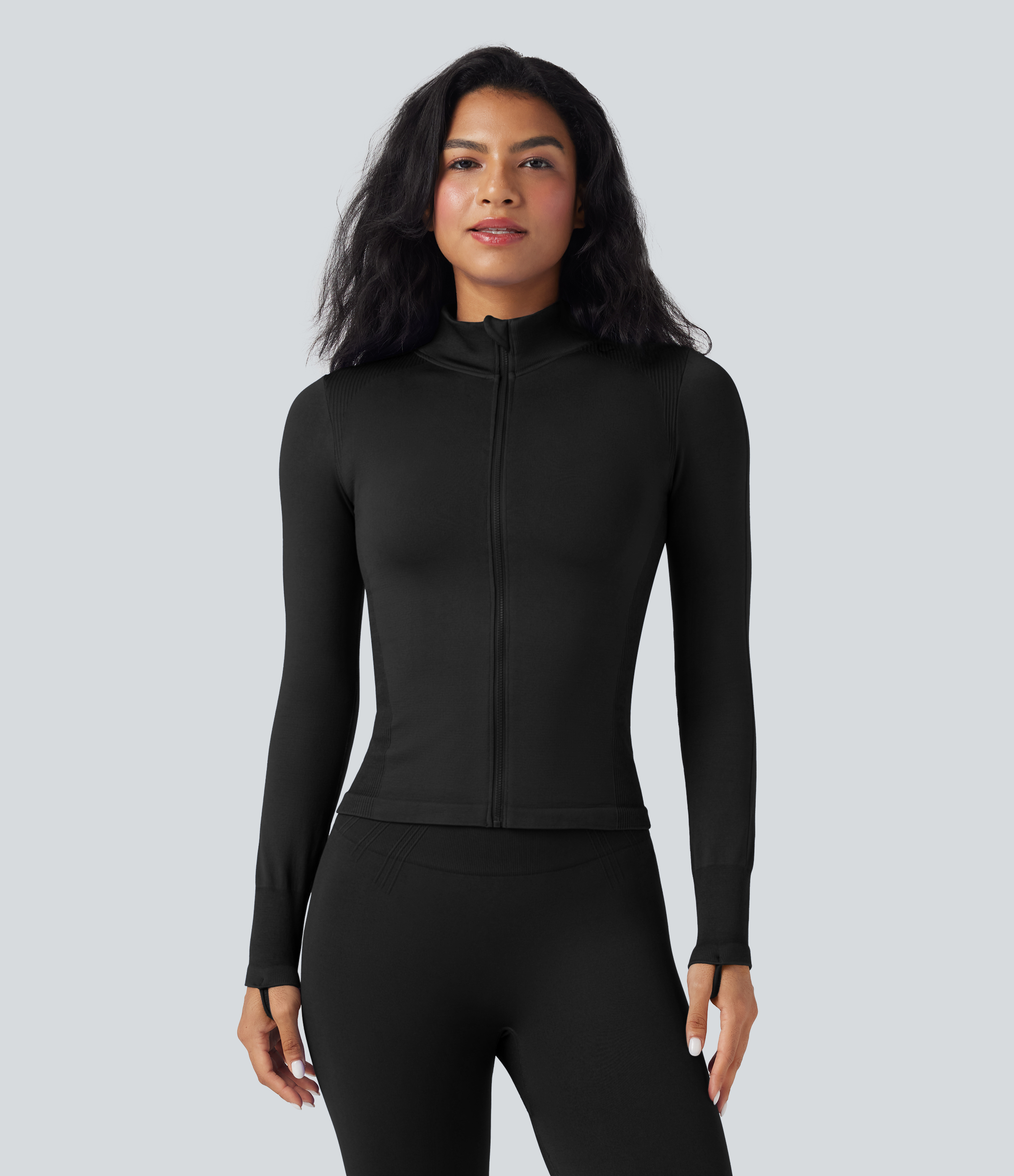 Schwarz Nahtlose Flow-Yogajacke mit Stehkragen, langen Ärmeln und Daumenlöchern / 2