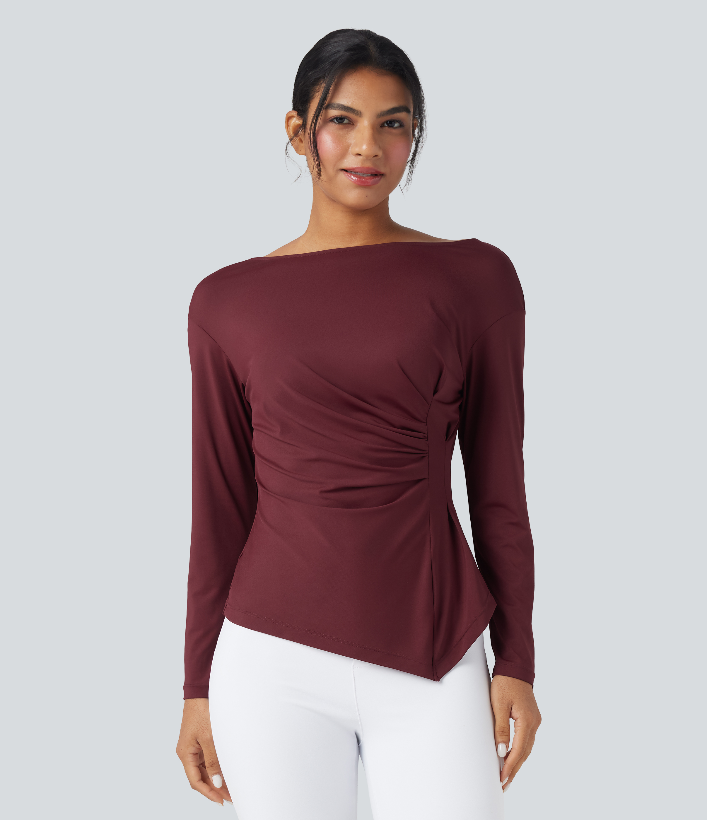 Blusa de oficina ajustada de manga larga con cuello barco y dobladillo asimétrico fruncido