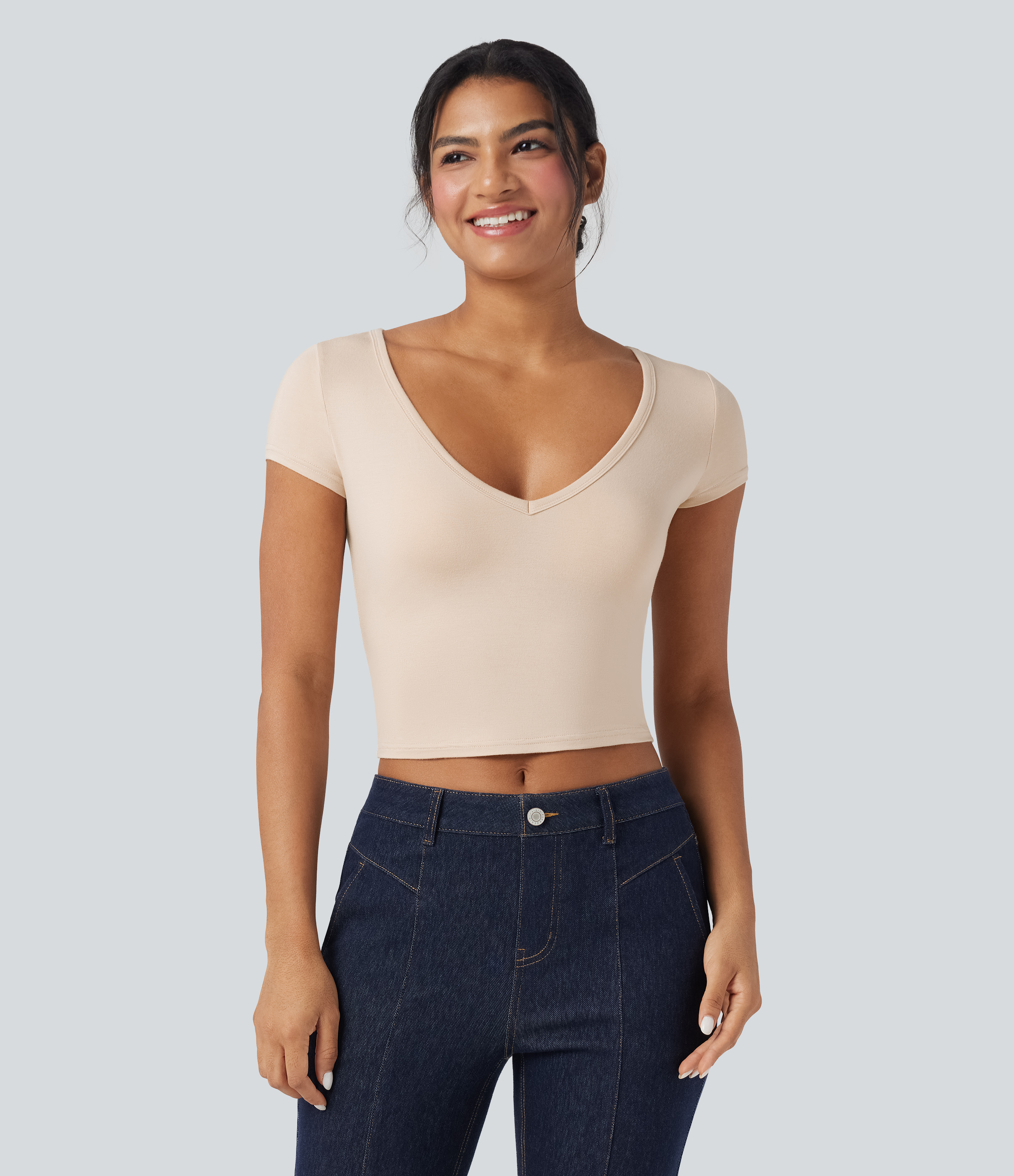 Lässiges T-Shirt mit tiefem V-Ausschnitt und kurzen Ärmeln