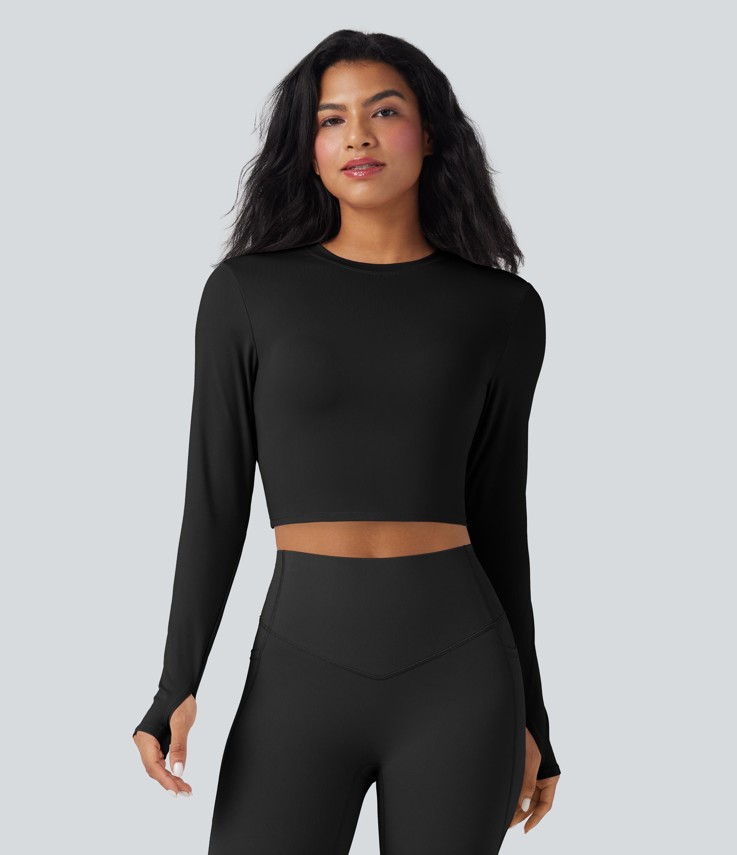 Negro Top deportivo de yoga corto SoftlyZero™ Airy de tacto fresco con cuello redondo de manga larga con abertura para el pulgar y espalda anudada / 2