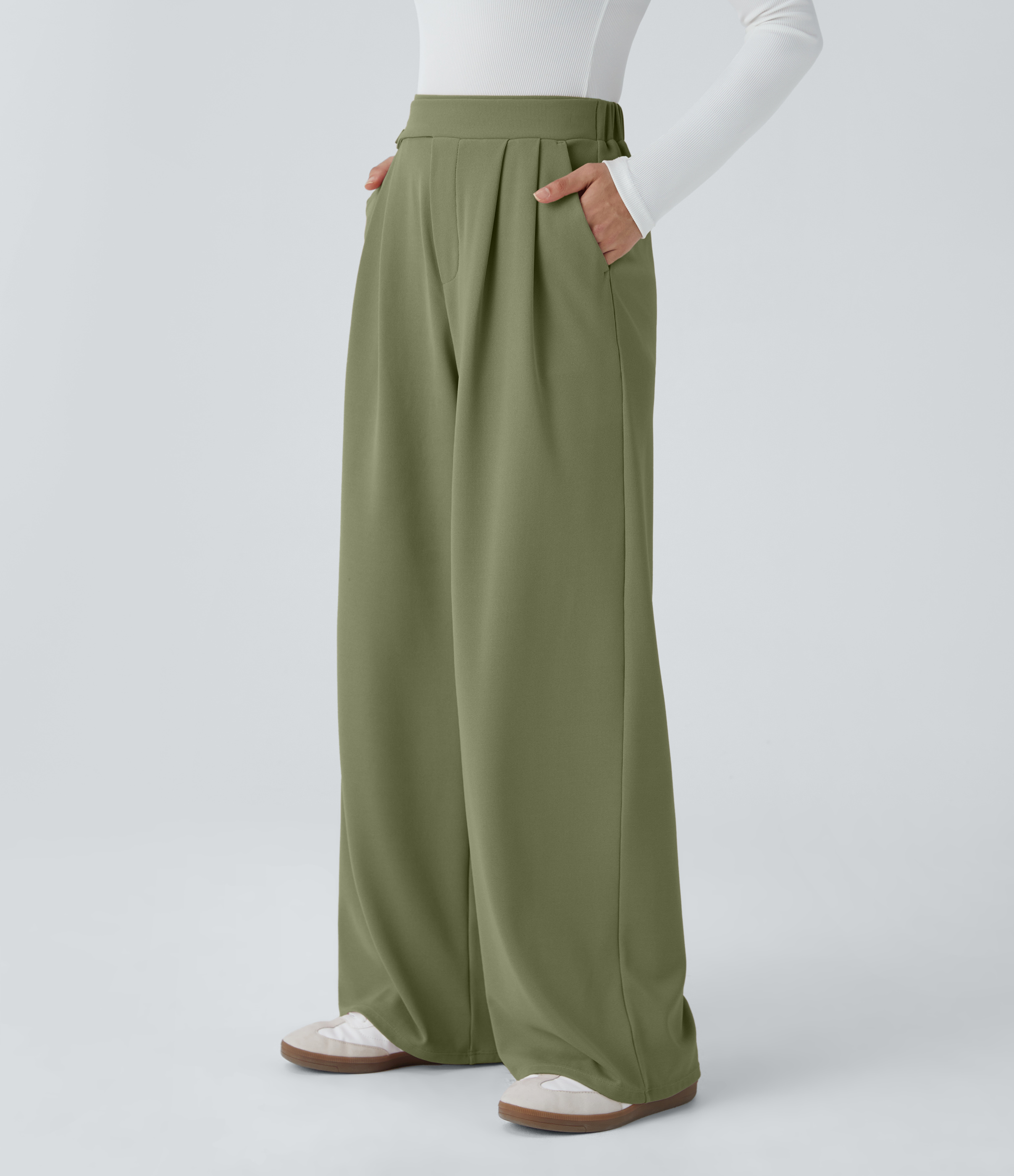Pantalón tiro alto botón bolsillo lateral plisado pierna ancha