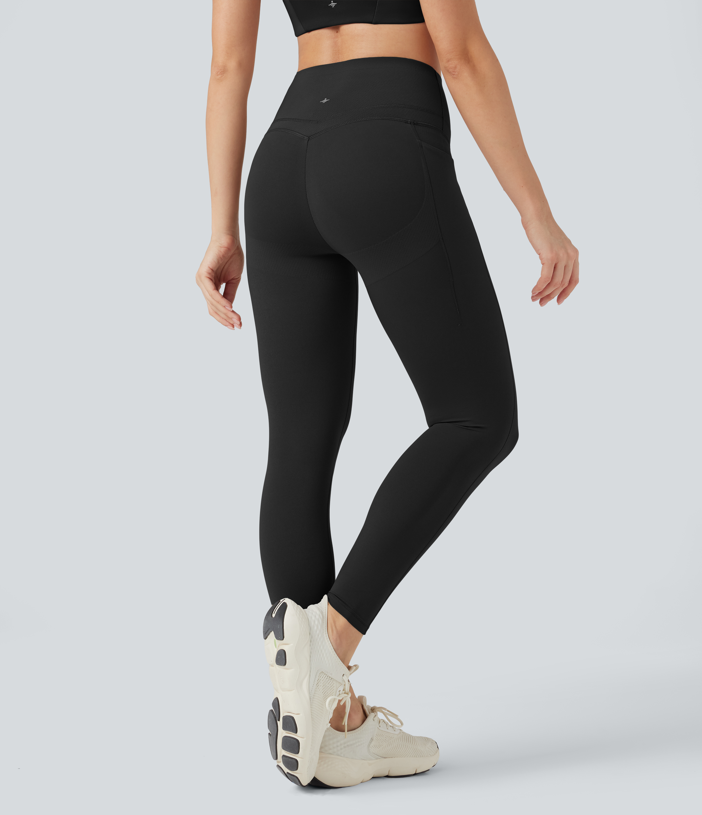 Negro Leggings moldeadoras de tiro alto Halara UltraSculpt™ con realce de glúteos y control de abdomen con bolsillos / 2