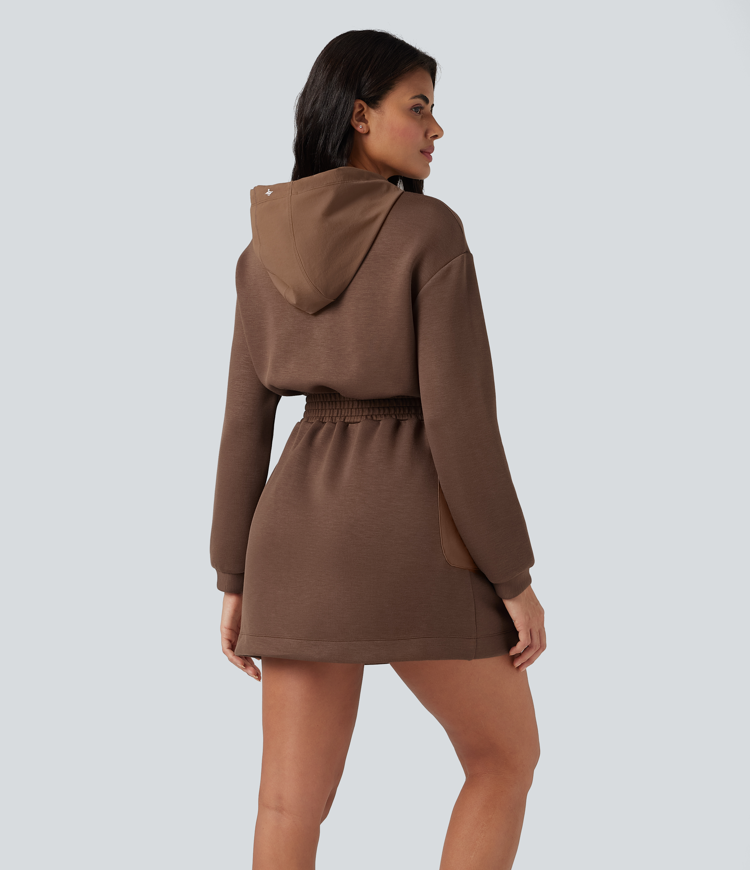 Cocoa Brown Robe active SpacerTek™ mini à capuche, manches longues, avec cordon de serrage et poches / 2