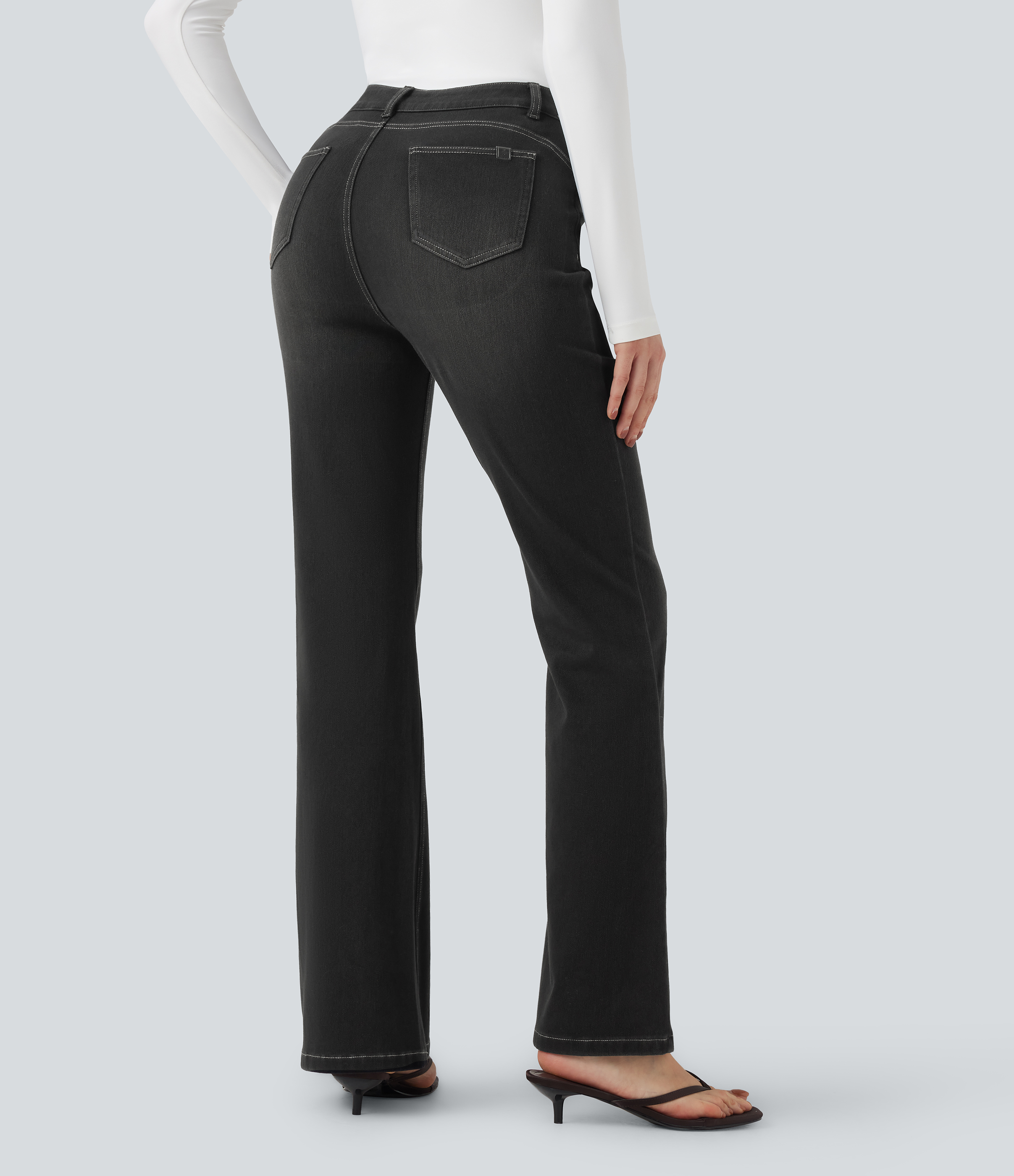 Poppy Seed Denim Halara Flex™ leggings de talle alto con control abdominal y realce de glúteos, en denim casual con corte bootcut y bolsillos. / 2