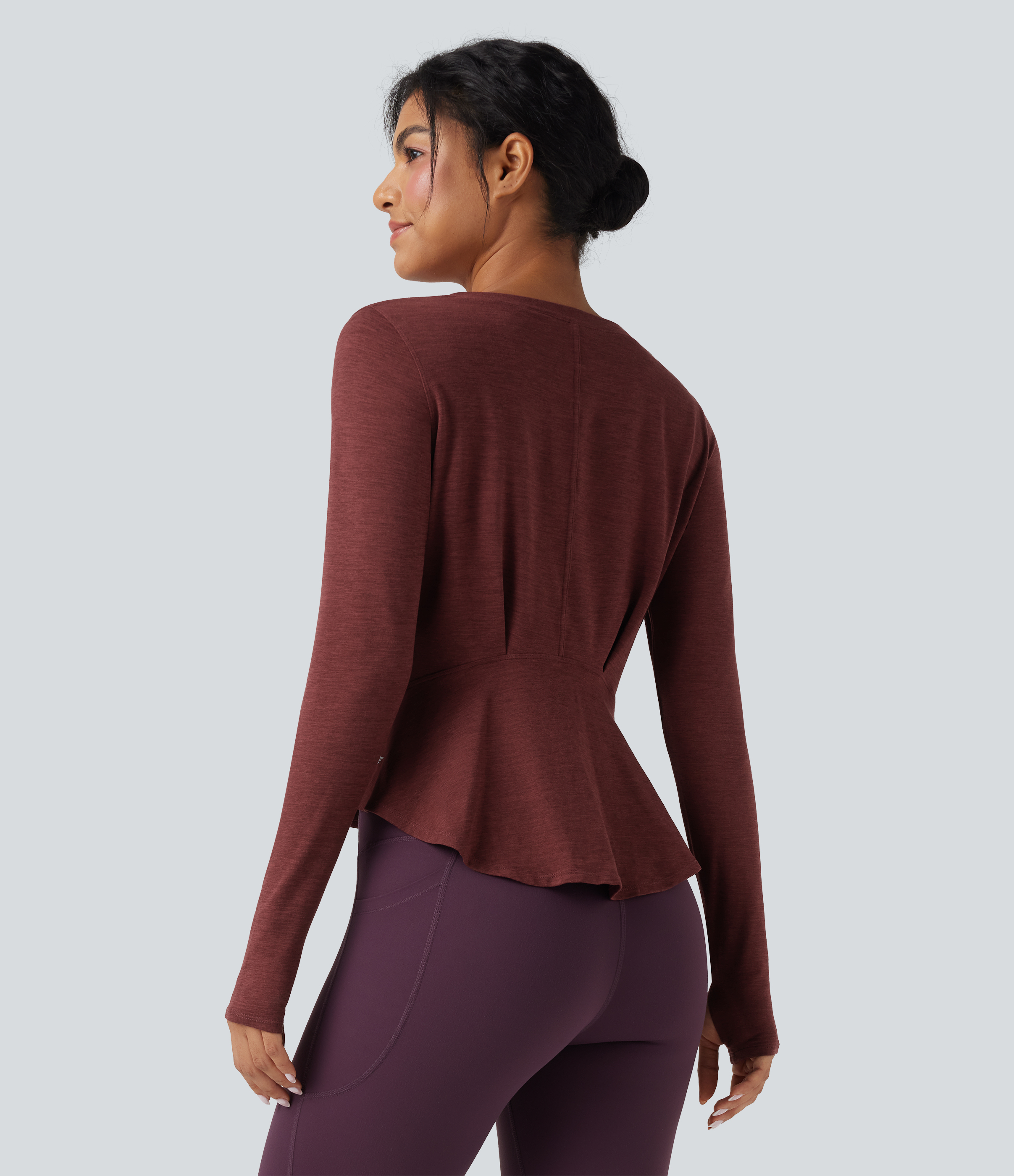 Meliertes Yoga-Sport-Top mit V-Ausschnitt, langen Ärmeln, Daumenlöchern und abgerundetem Saum