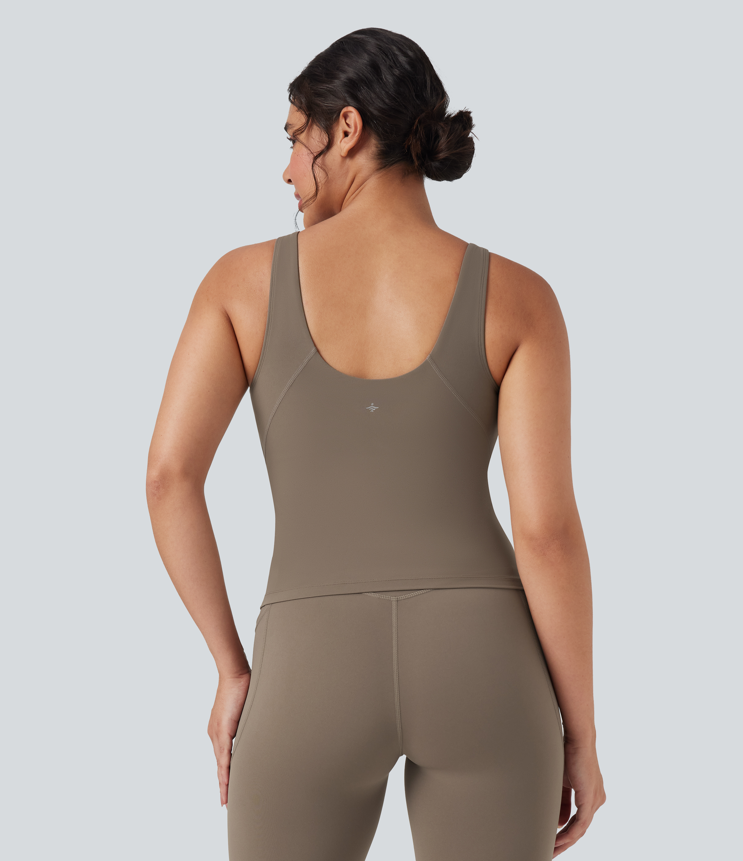 Dawn Brown Halara UltraSculpt™ Yoga-Tanktop mit tiefem V-Ausschnitt und tief ausgeschnittener Rückenpartie / 2