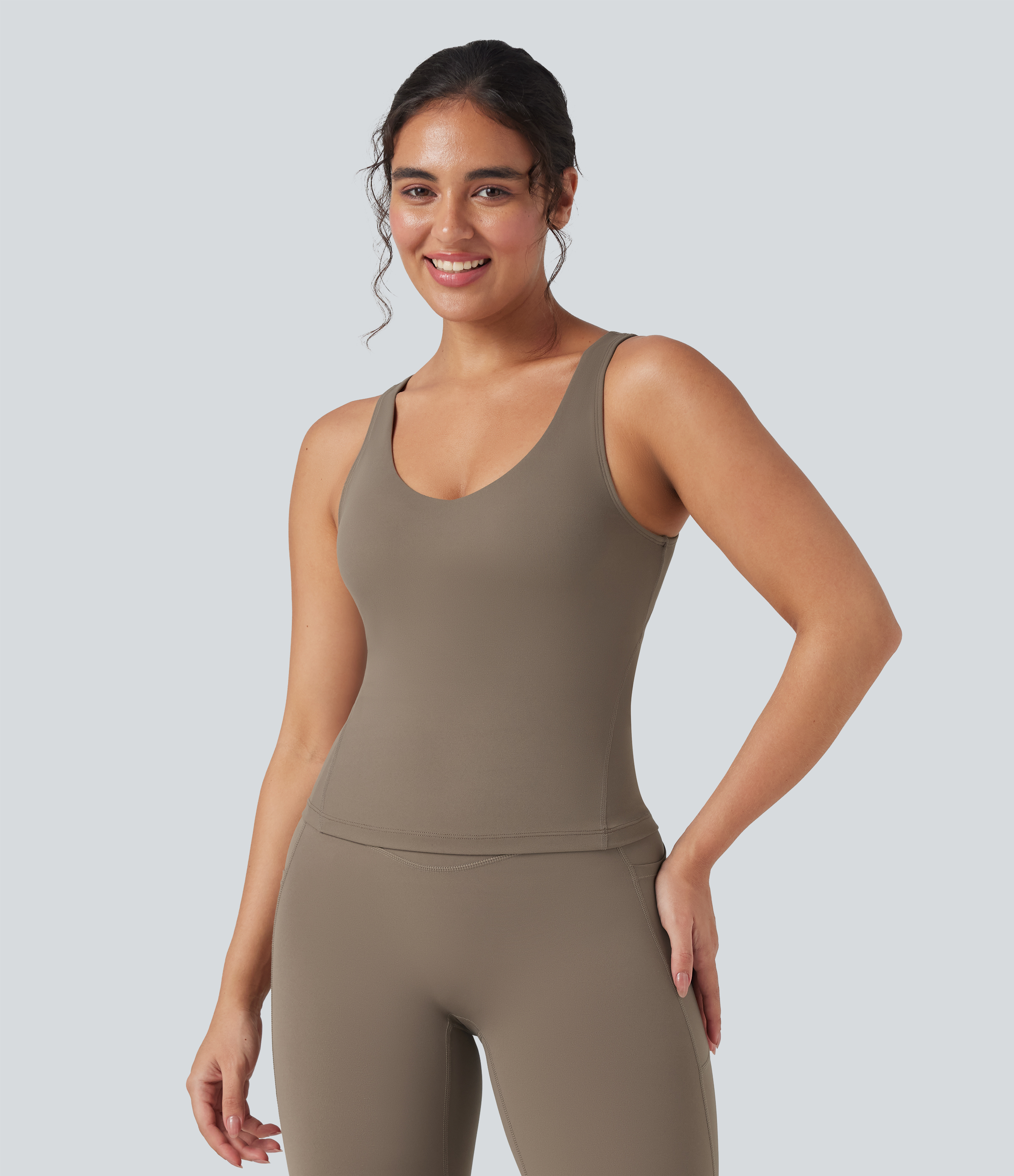 Dawn Brown Halara UltraSculpt™ Yoga-Tanktop mit tiefem V-Ausschnitt und tief ausgeschnittener Rückenpartie / 1
