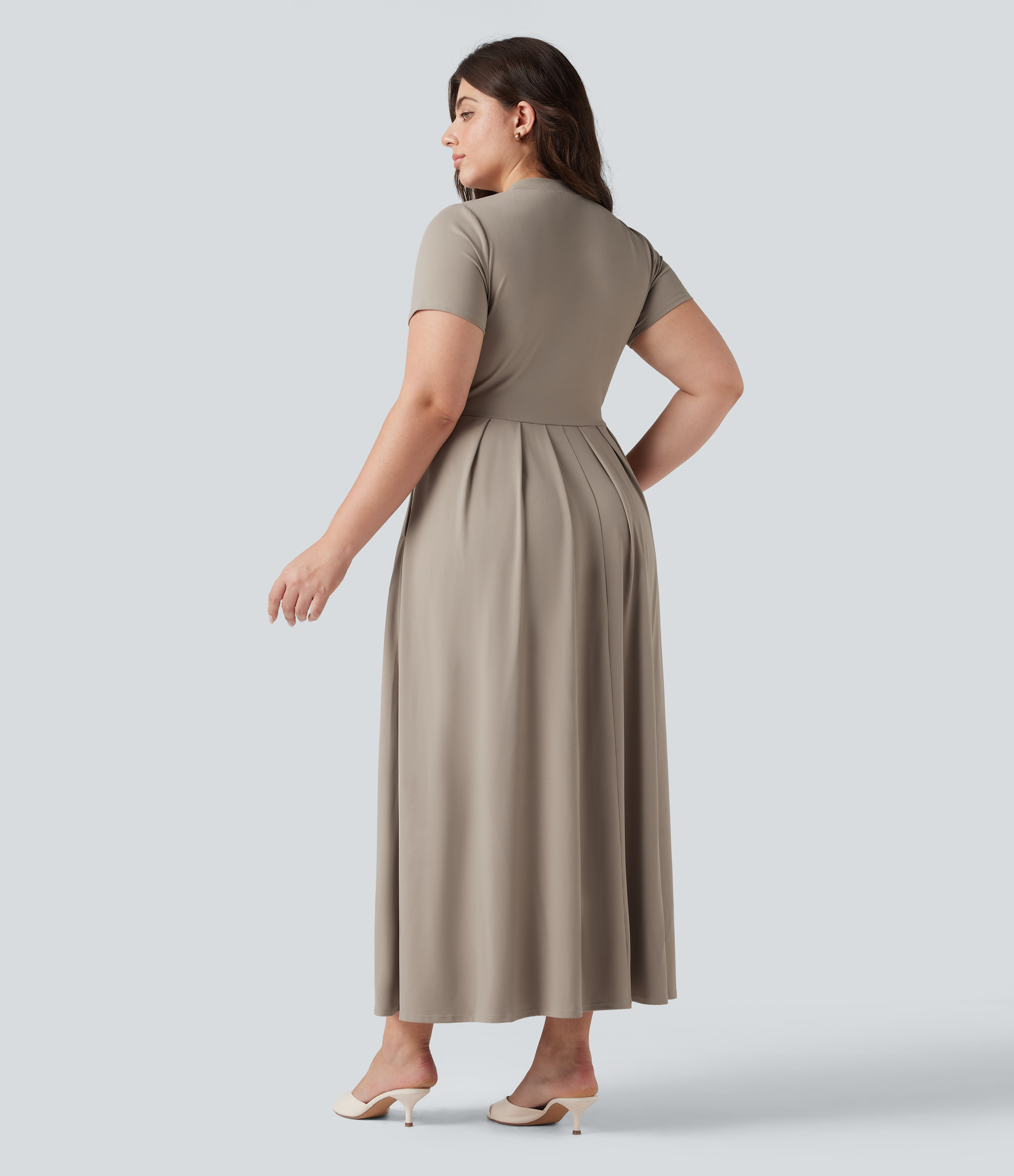 Weathered Teak Vestido maxi casual acampanado de manga corta con cuello alto y bolsillos en talla grande / 2