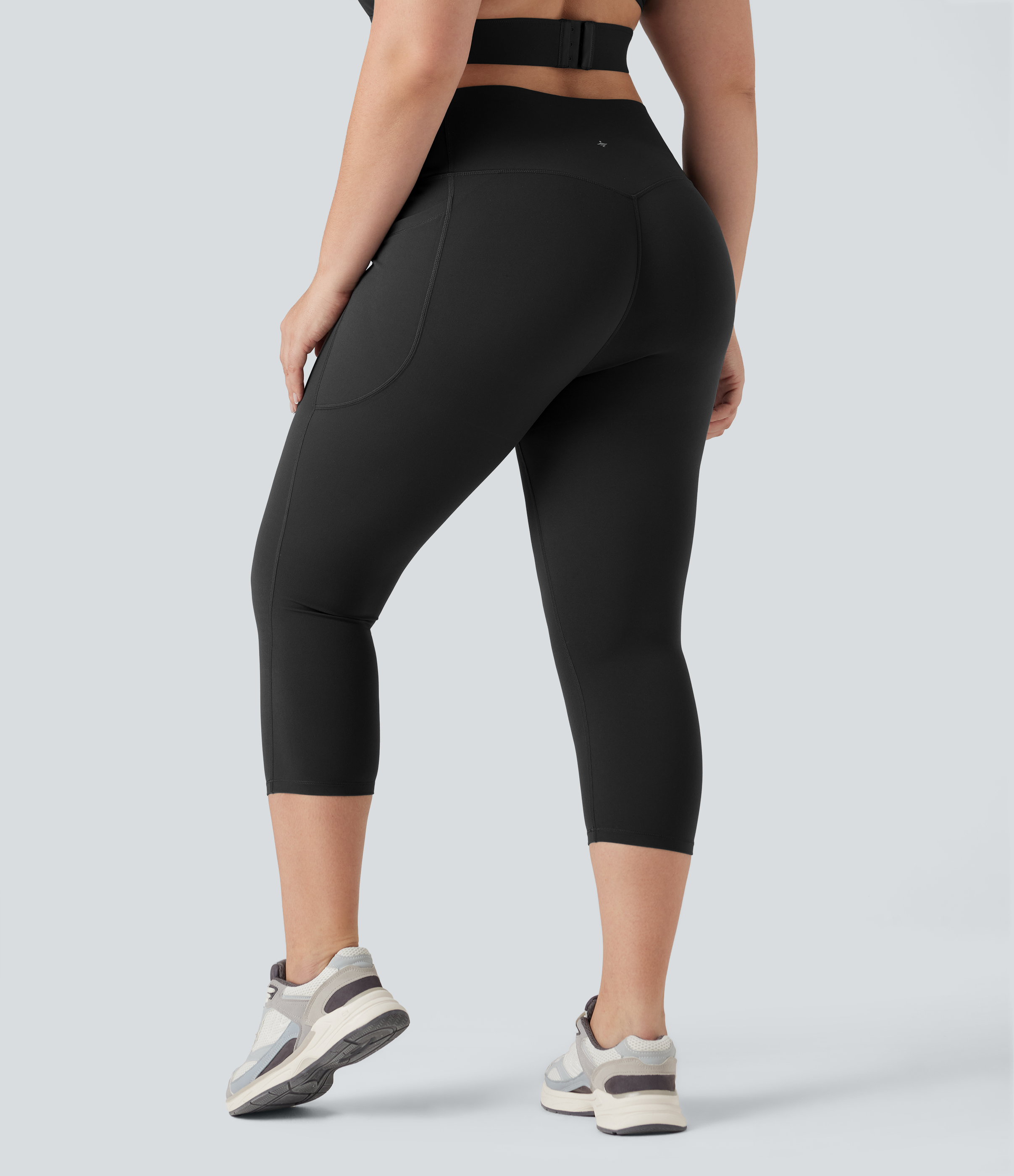 Plus Size Halara UltraSculpt™ High Waisted Butt Lifting Tummy Control Capri Training Leggings with Pockets