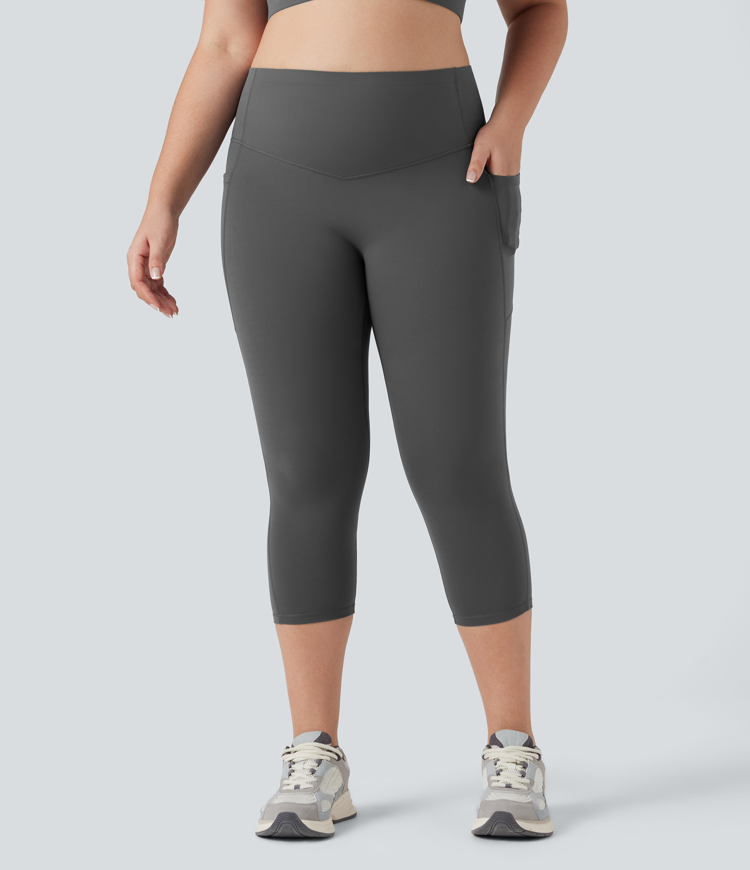 Volcanic Ash Leggings capri de entrenamiento Halara UltraSculpt™ de tiro alto con realce de glúteos y control de abdomen en tallas grandes con bolsillos / 2