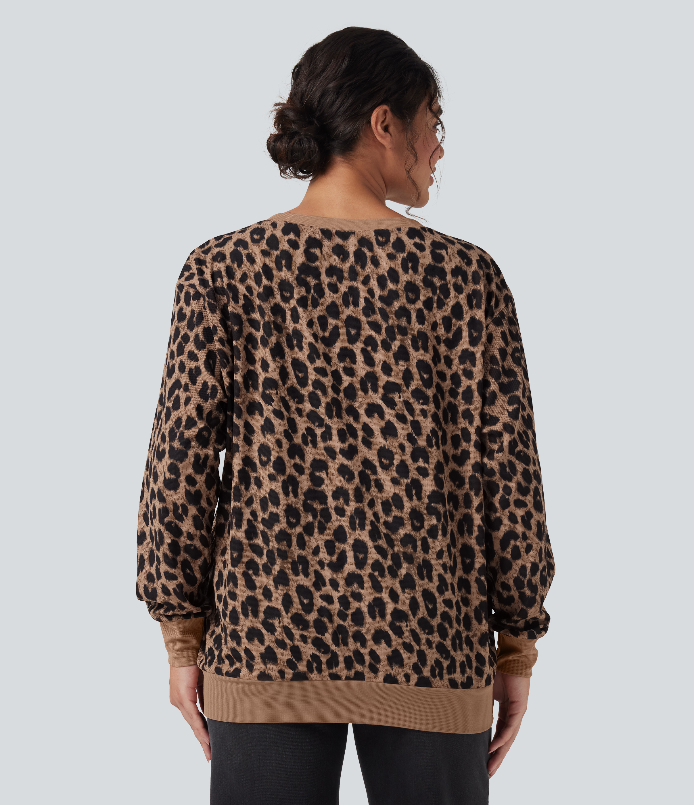 Noir Safari Sudadera casual extragrande de manga larga con cuello redondo y estampado de leopardo con bolsillos / 2