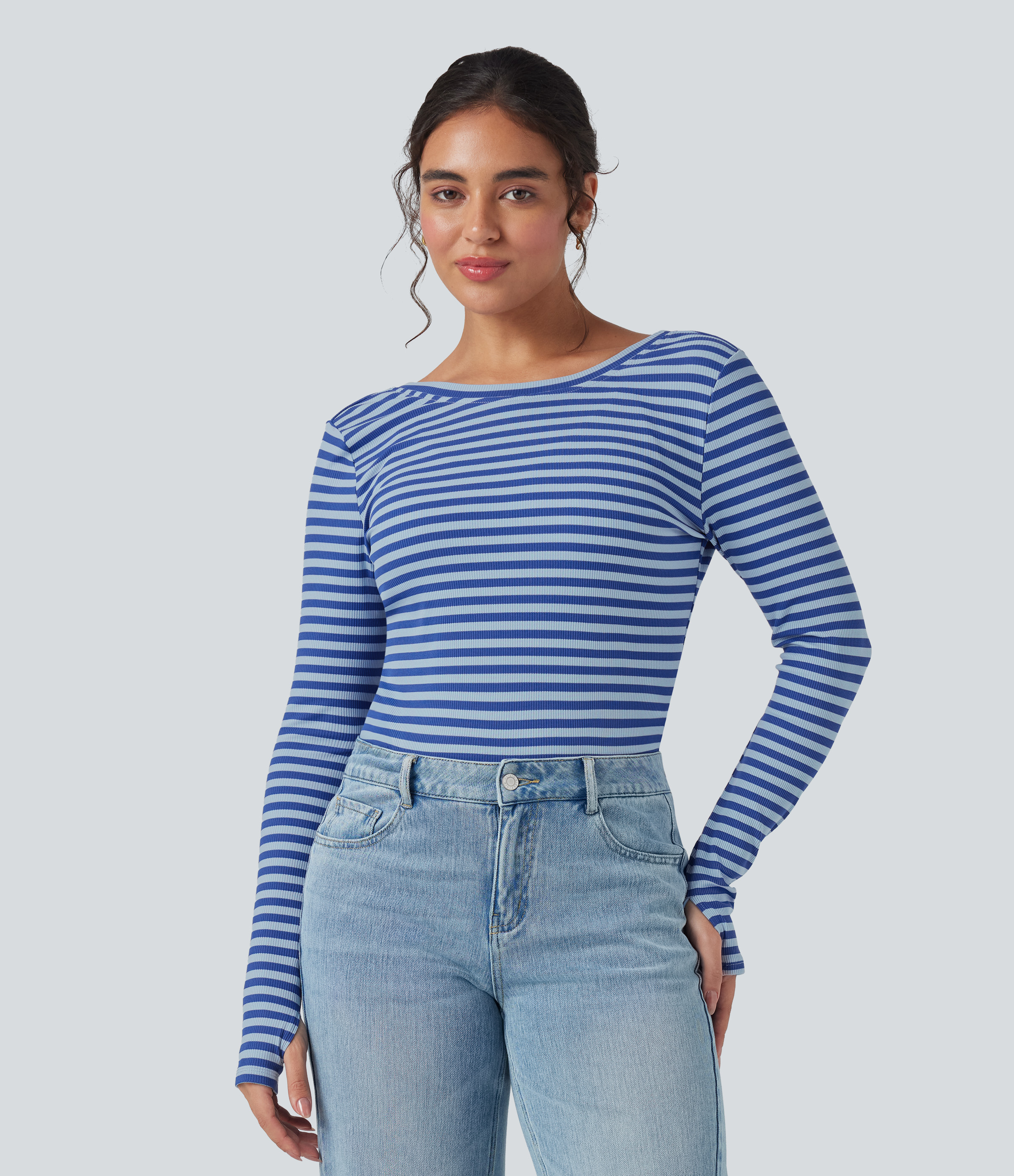 Top casual de rayas de manga larga con cuello barco y abertura para el pulgar