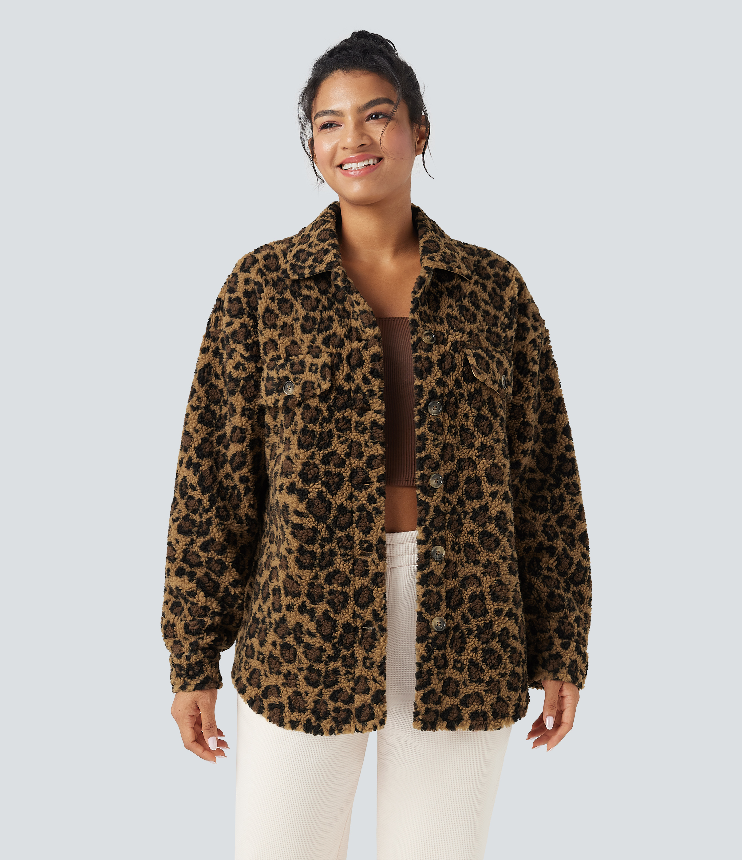 Lässige Sherpa-Shirtjacke mit Kragen, langen Ärmeln, Rundumsaum und Taschen​