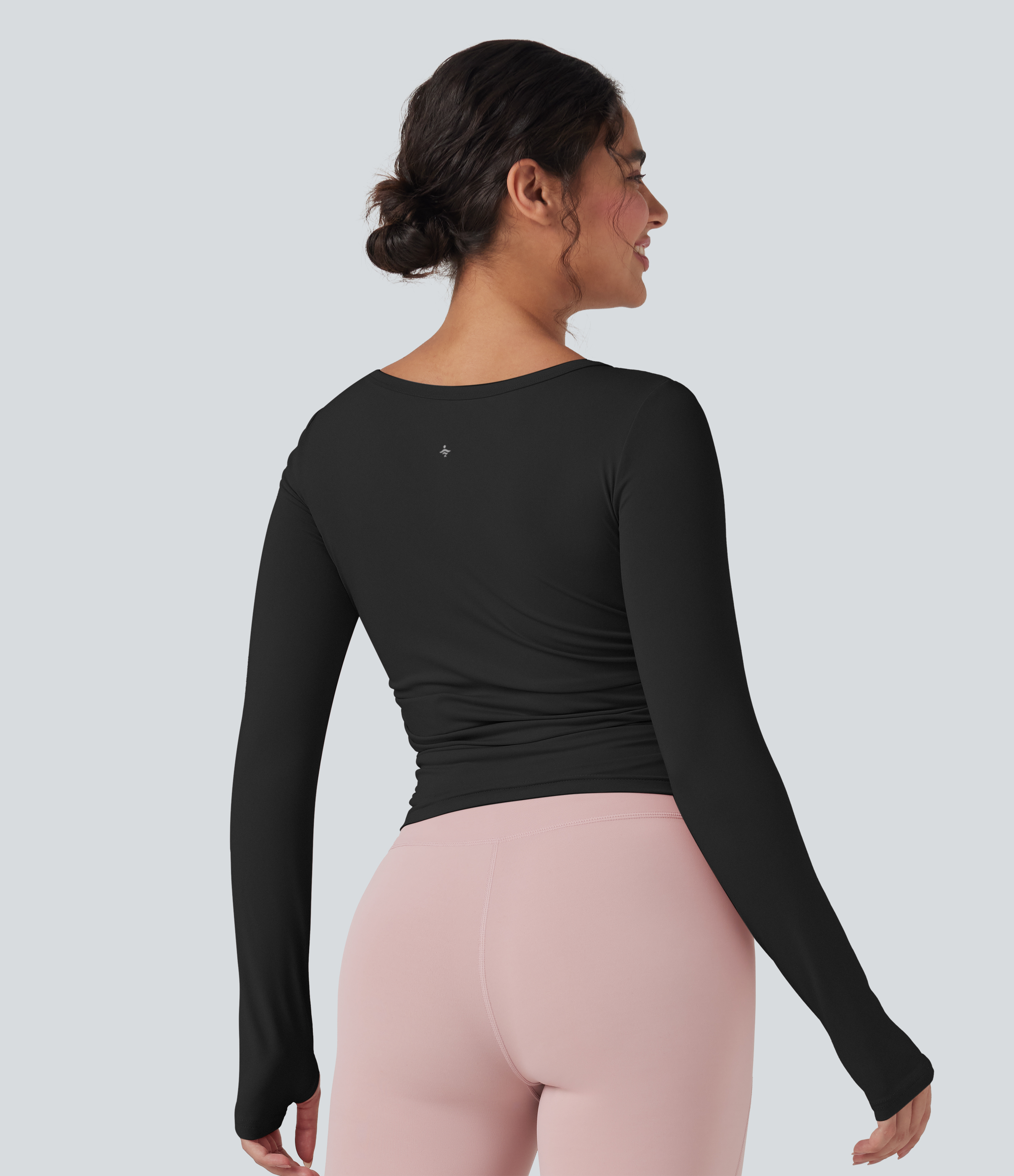 Schwarz Gerafftes Yoga-Sport-Top mit Rundhalsausschnitt, langen Ärmeln und Daumenlöchern / 2