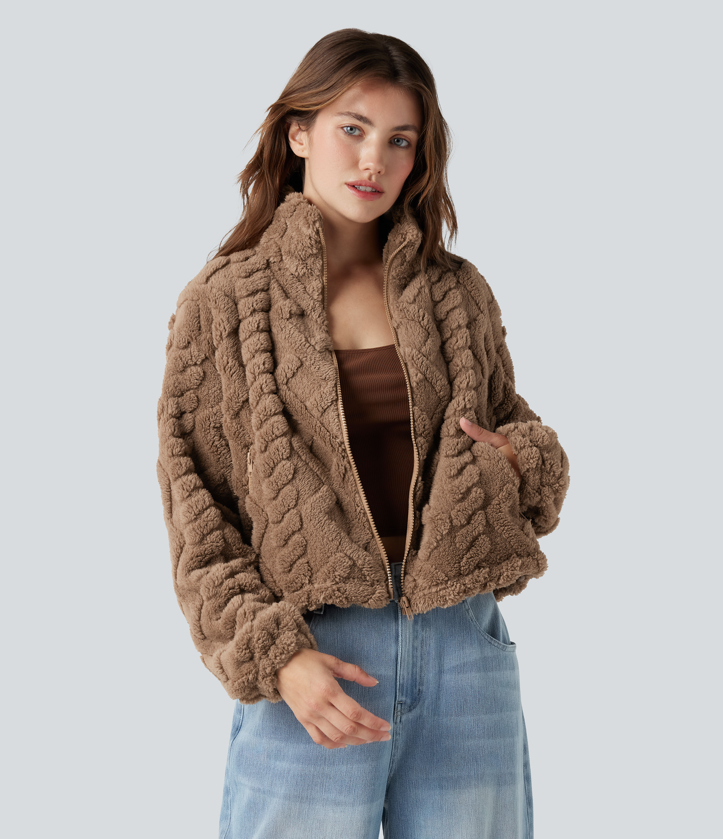 Lässige, Sherpa-Jacke mit hohem Kragen, Seitentaschen und lange Ärmeln