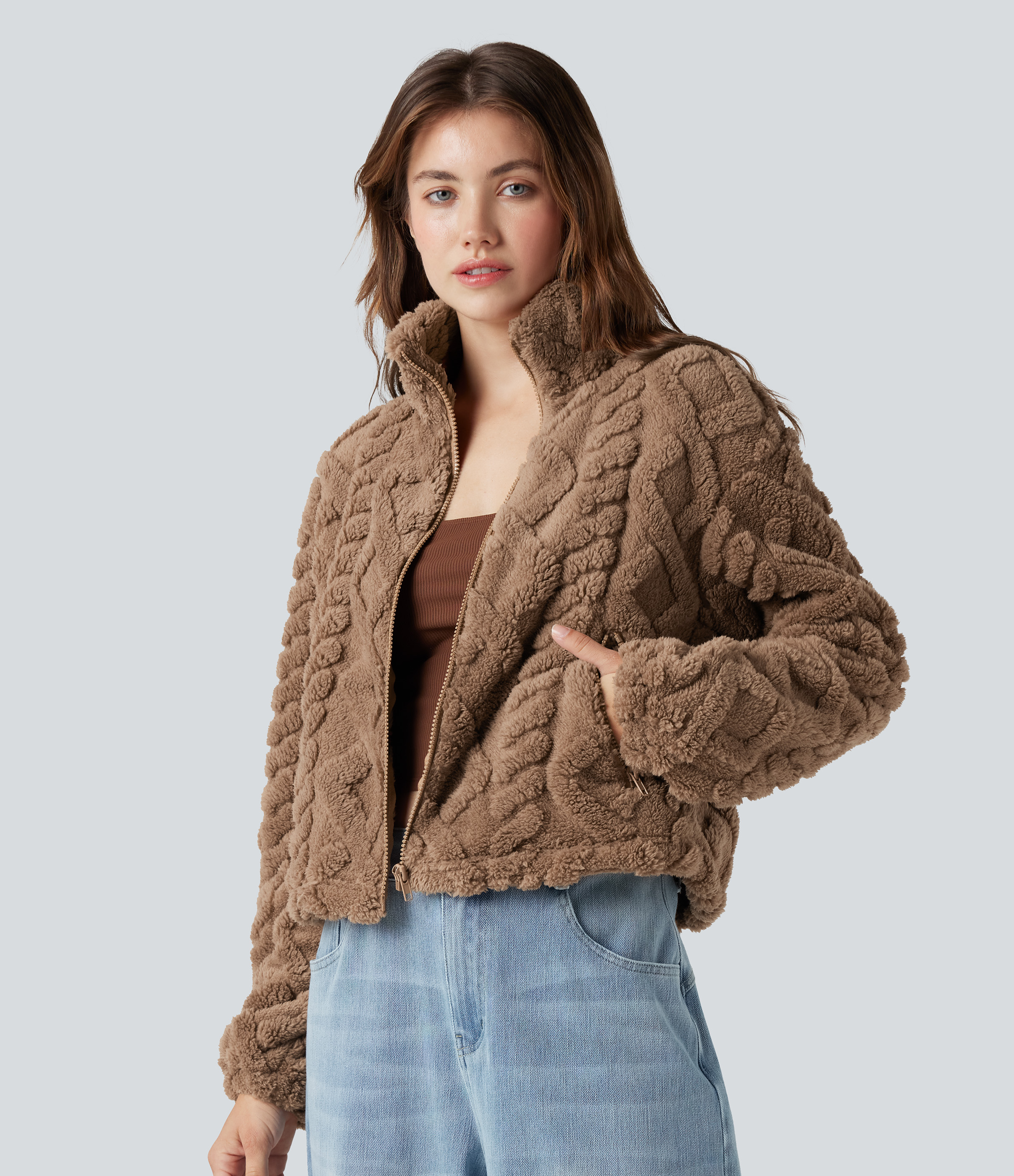 Lässige, Sherpa-Jacke mit hohem Kragen, Seitentaschen und lange Ärmeln