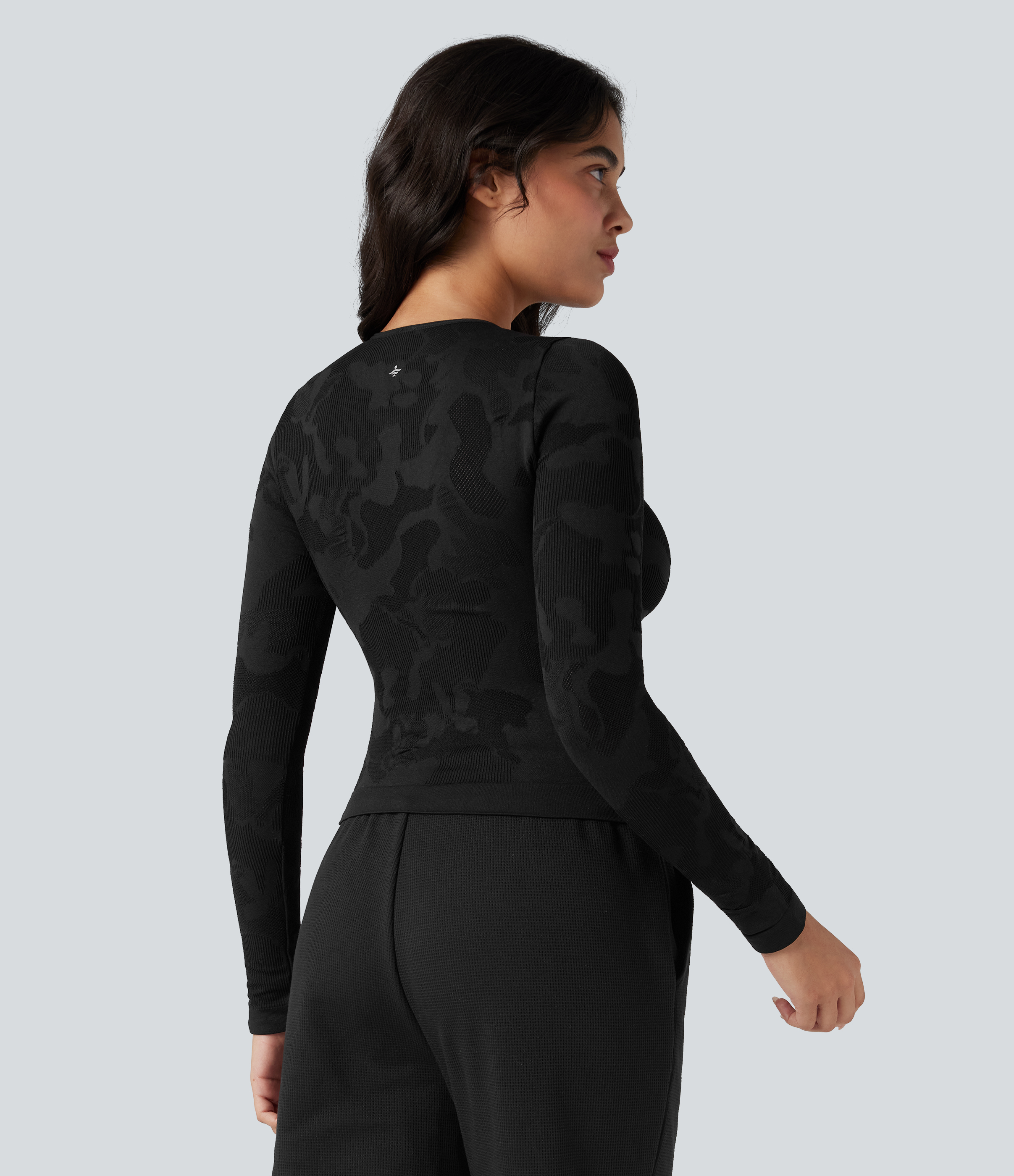 Black OneForm Seamless Flow Long Sleeve Workout Sports Top / 2