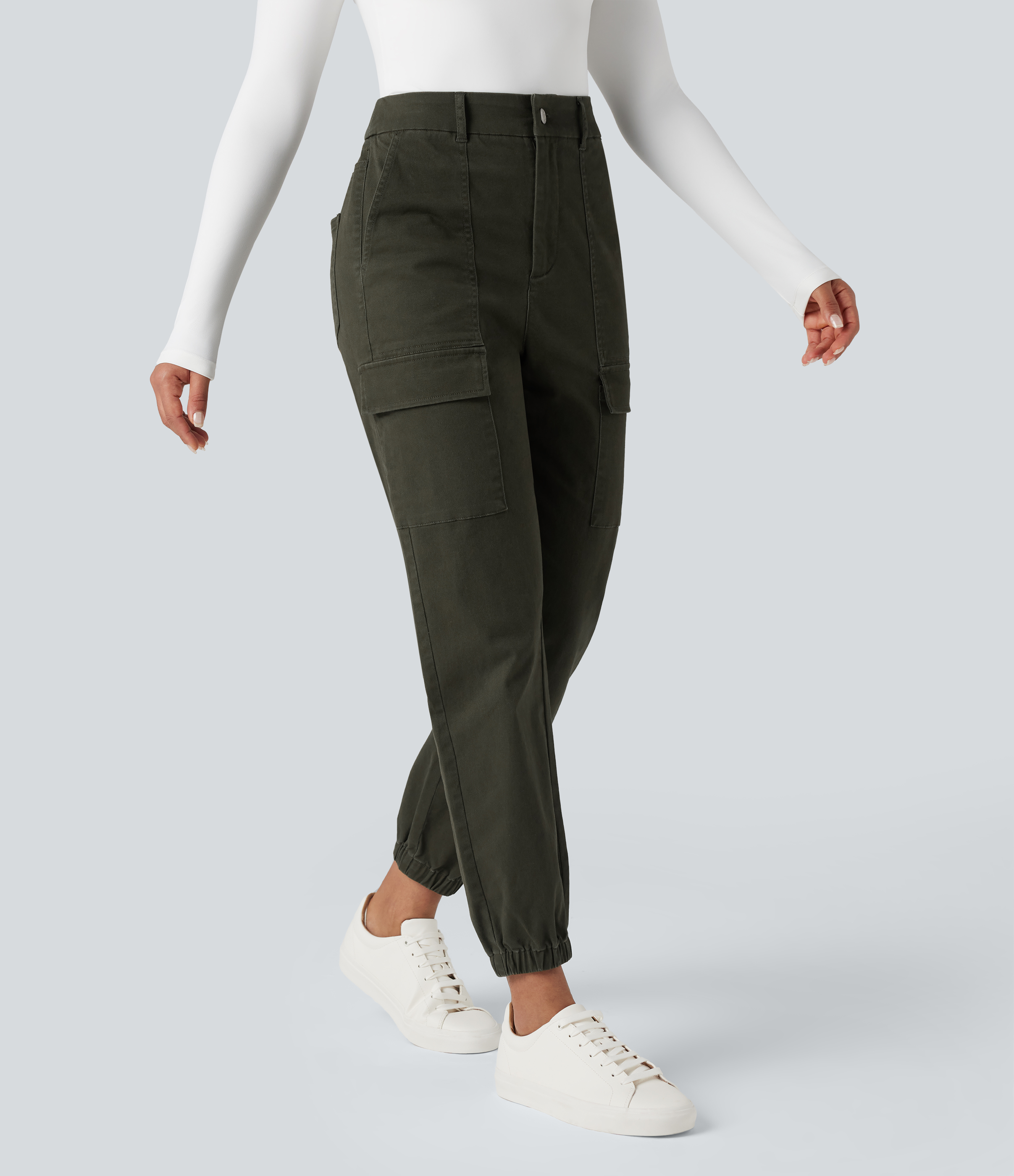 Forest Night Casual chino-cargo joggers made from cotton with a high waist and multiple pockets. / 2