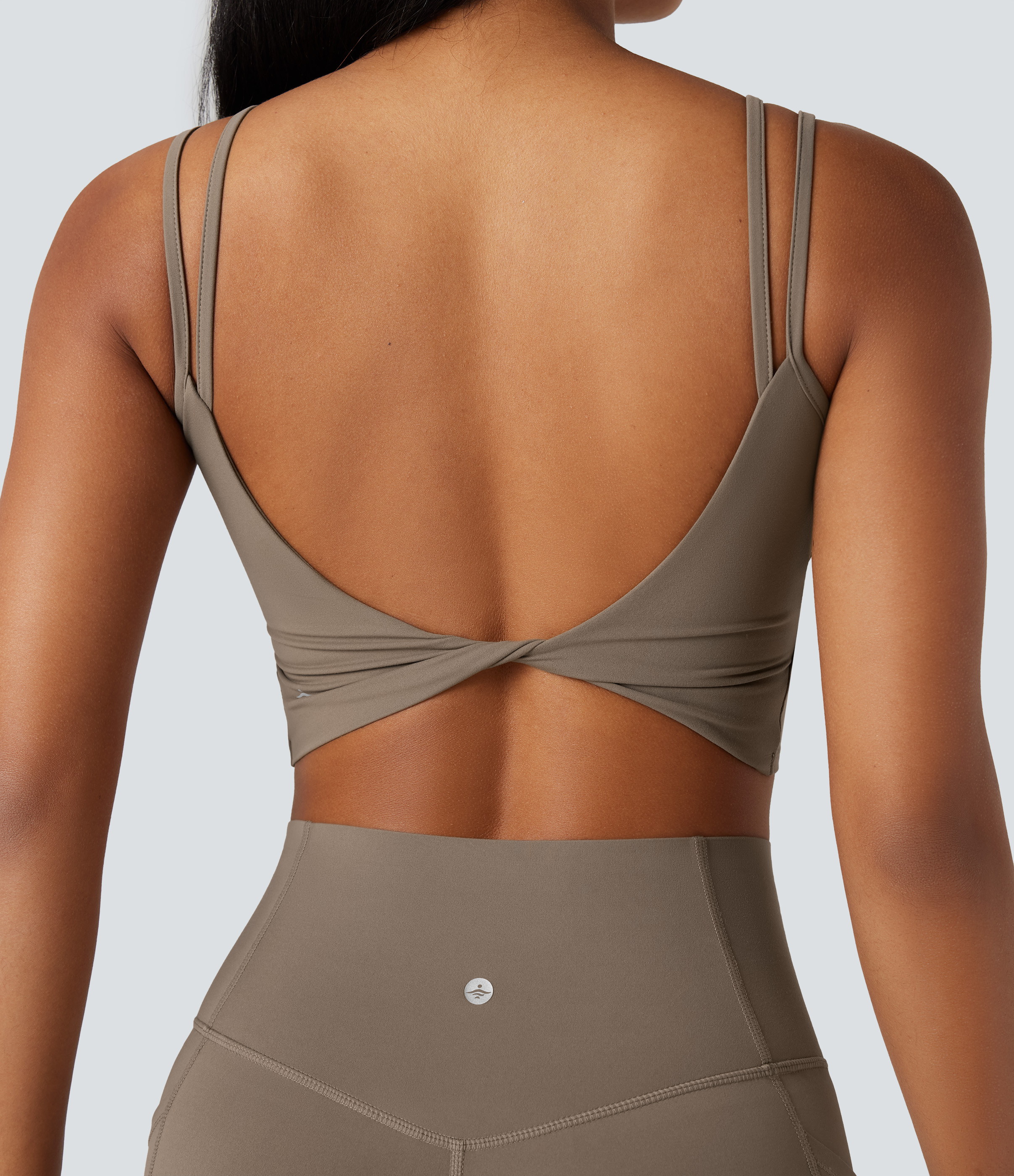 Halara UltraSculpt™ kurzes Yoga-Tanktop mit Doppelträgern und verdrehtem, rückenlosem Rückenteil