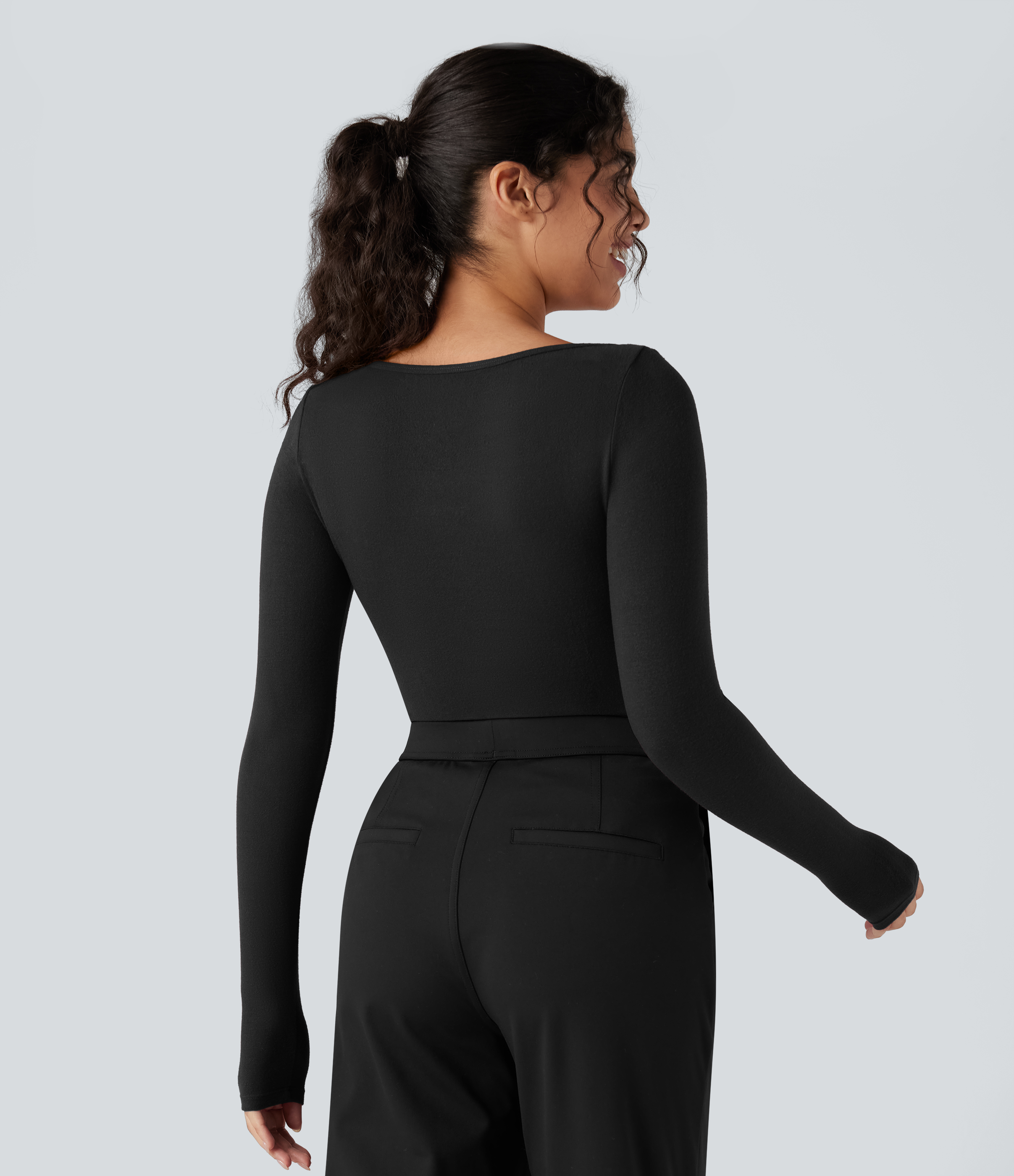 Negro Halara HeatCore camiseta térmica de manga larga con escote en U para el trabajo / 2