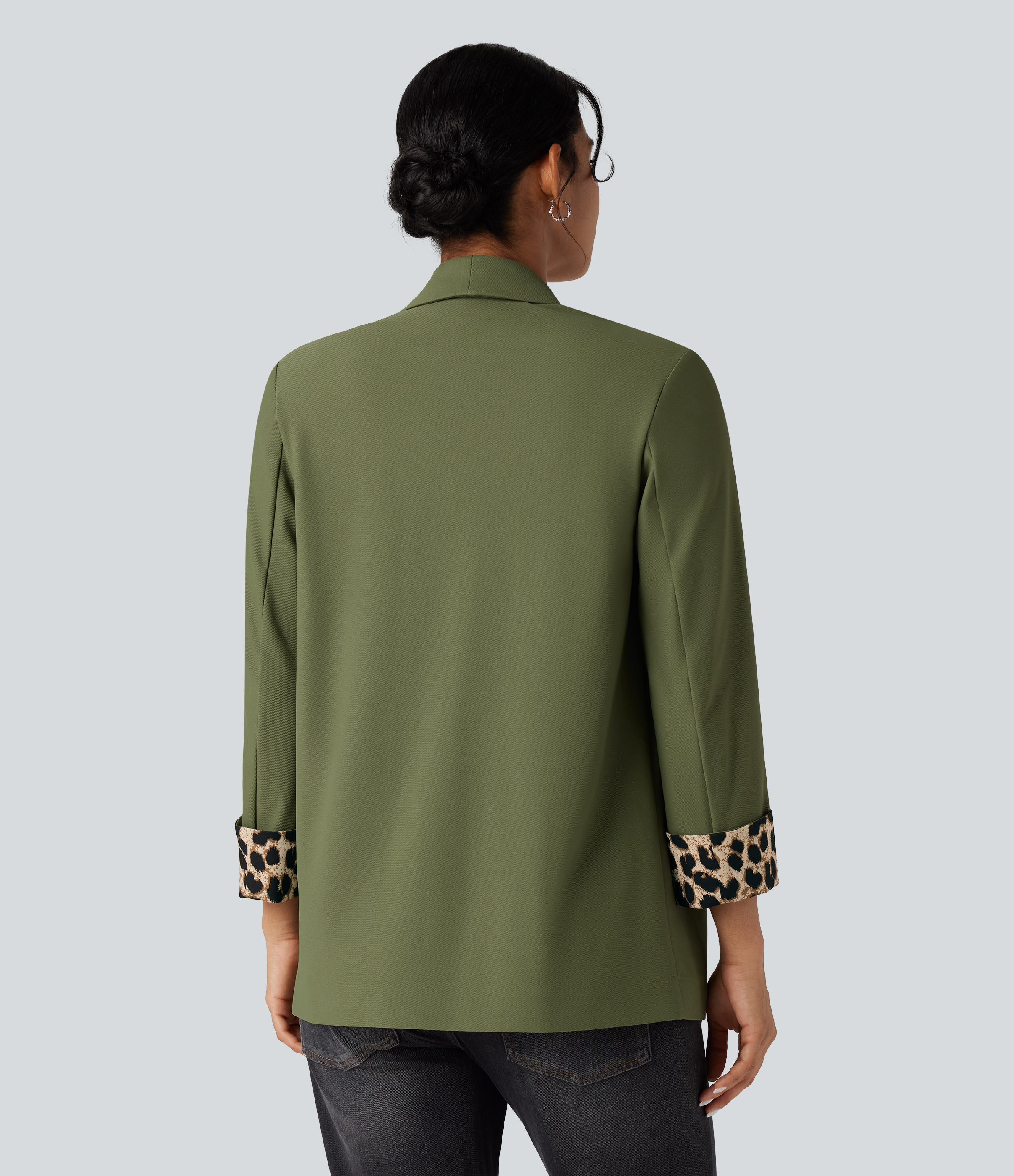 Calliste Green Twill blazer with a collar, side pockets, long sleeves and leopard print / 2