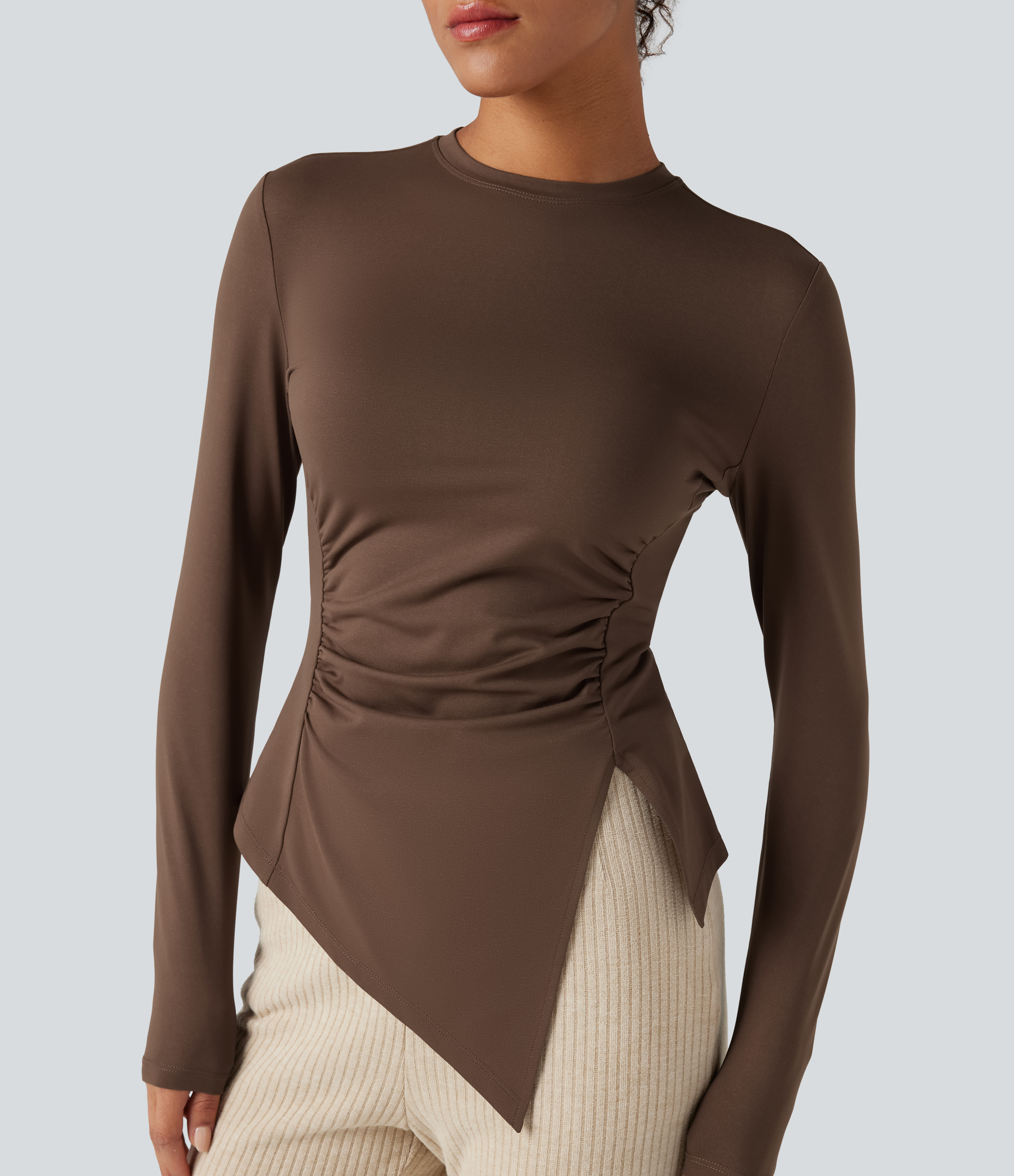 Chestnut T-shirt froncé ourlet fendu manches longues / 1