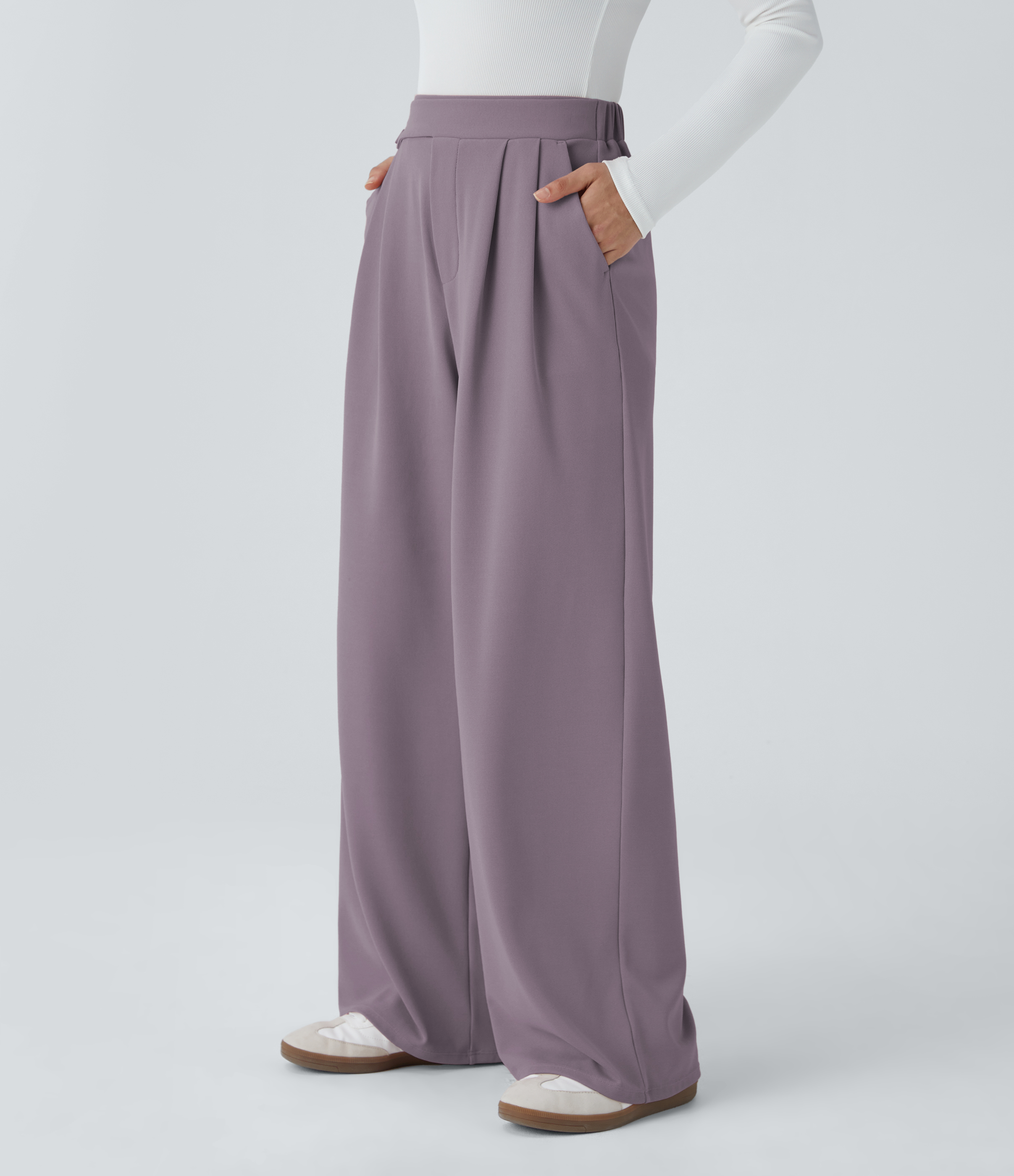 Pantalón tiro alto botón bolsillo lateral plisado pierna ancha