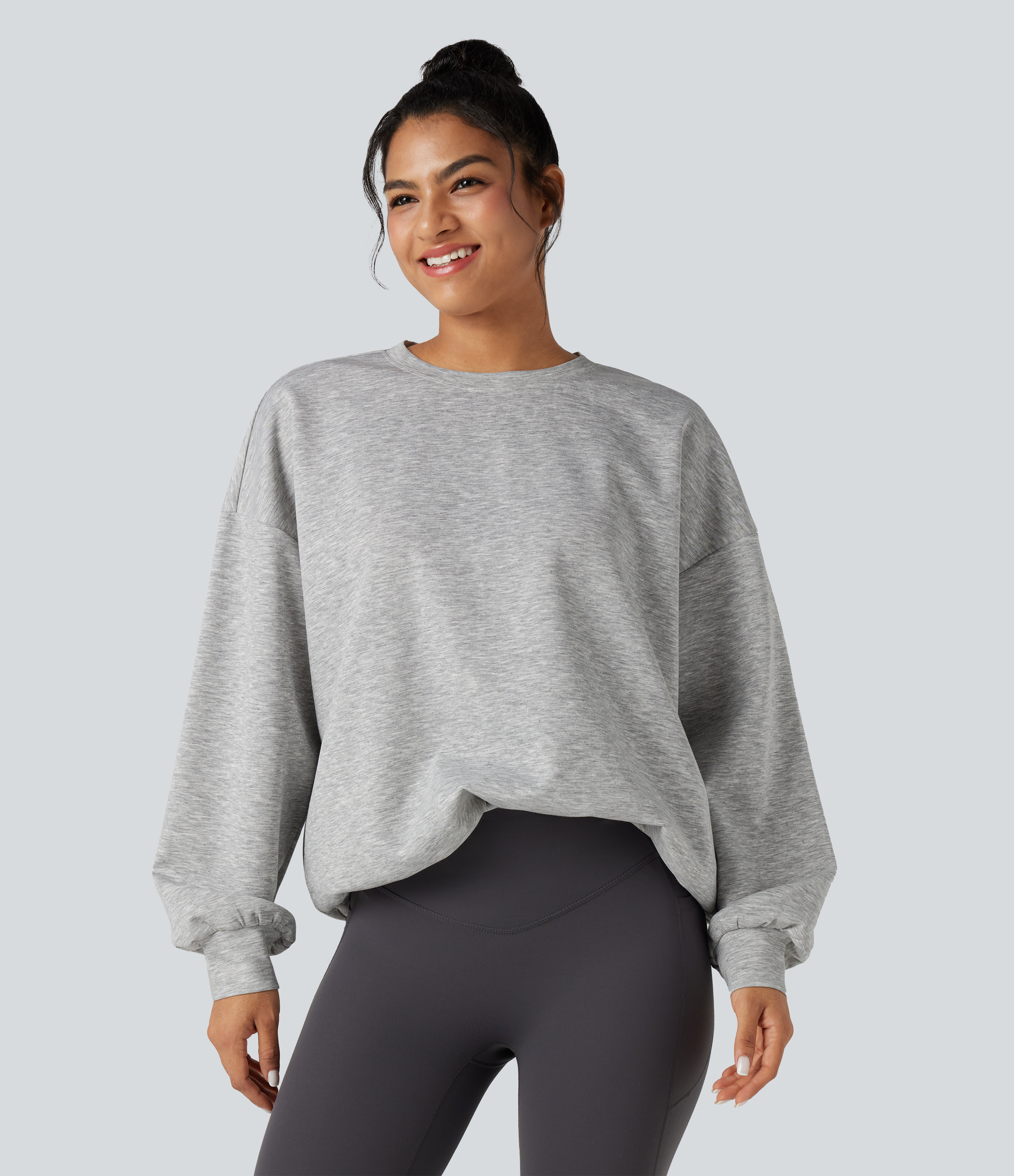 Rundhals-Sweatshirt mit langen Ärmeln, lockerem Schnitt und Taschen