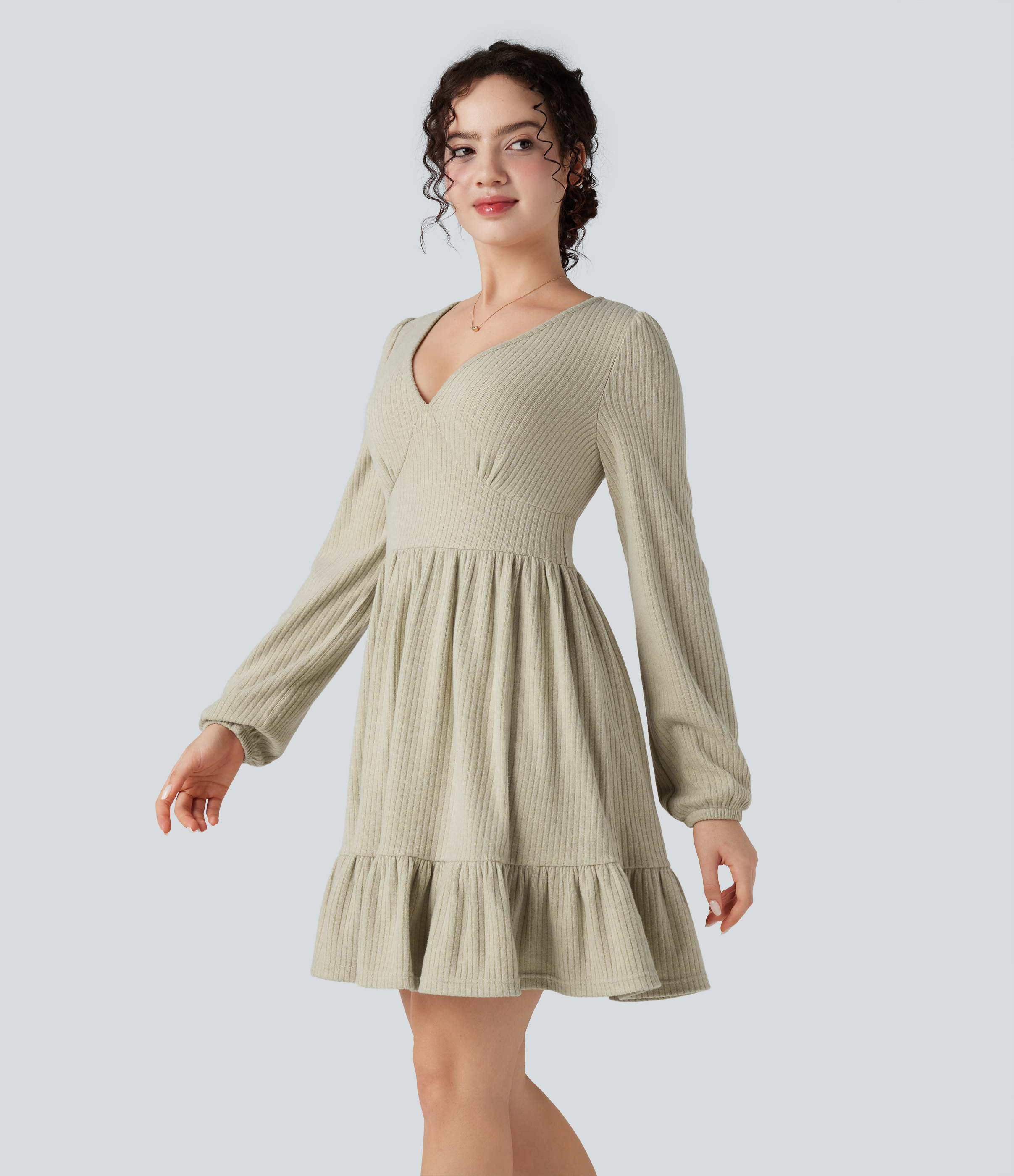 Robe mini côtelée col V volants manches longues