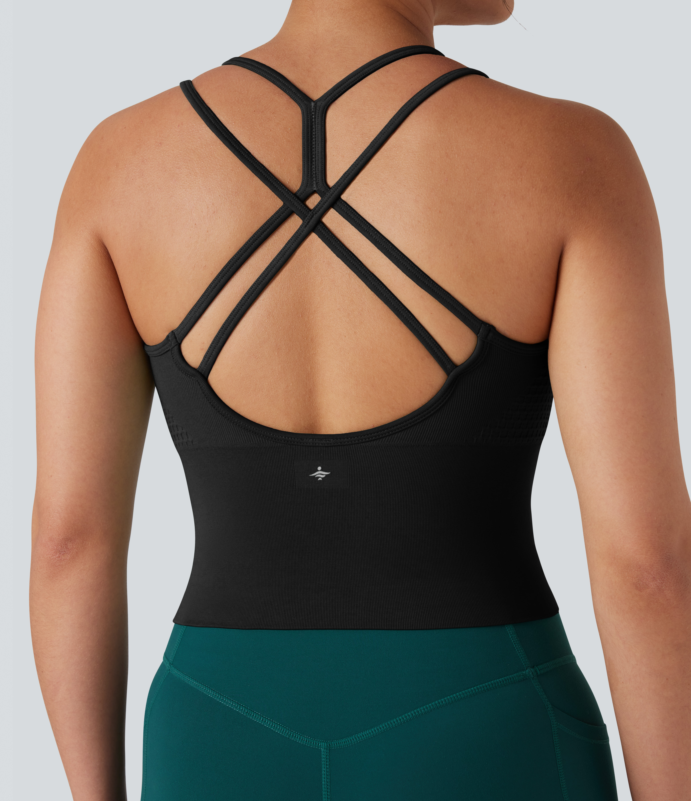 Nahtloses Flow-Yoga-Tanktop mit Criss-Cross-Rücken (rückenfrei), gerafft und mit doppelten Trägern — längere Länge