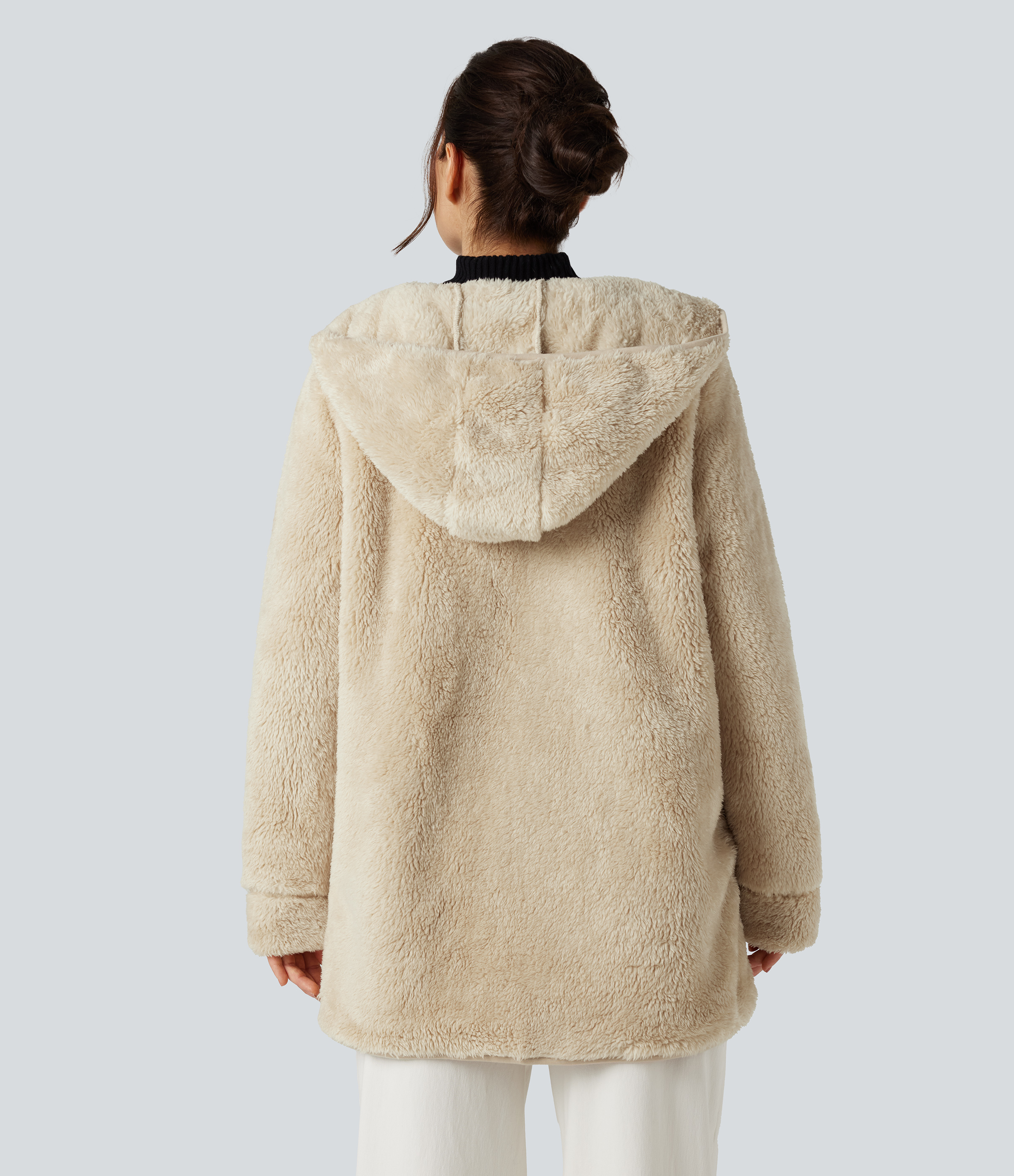 Oyster Gray Плюшено teddy палто с качулка, дълги ръкави и джобове / 2