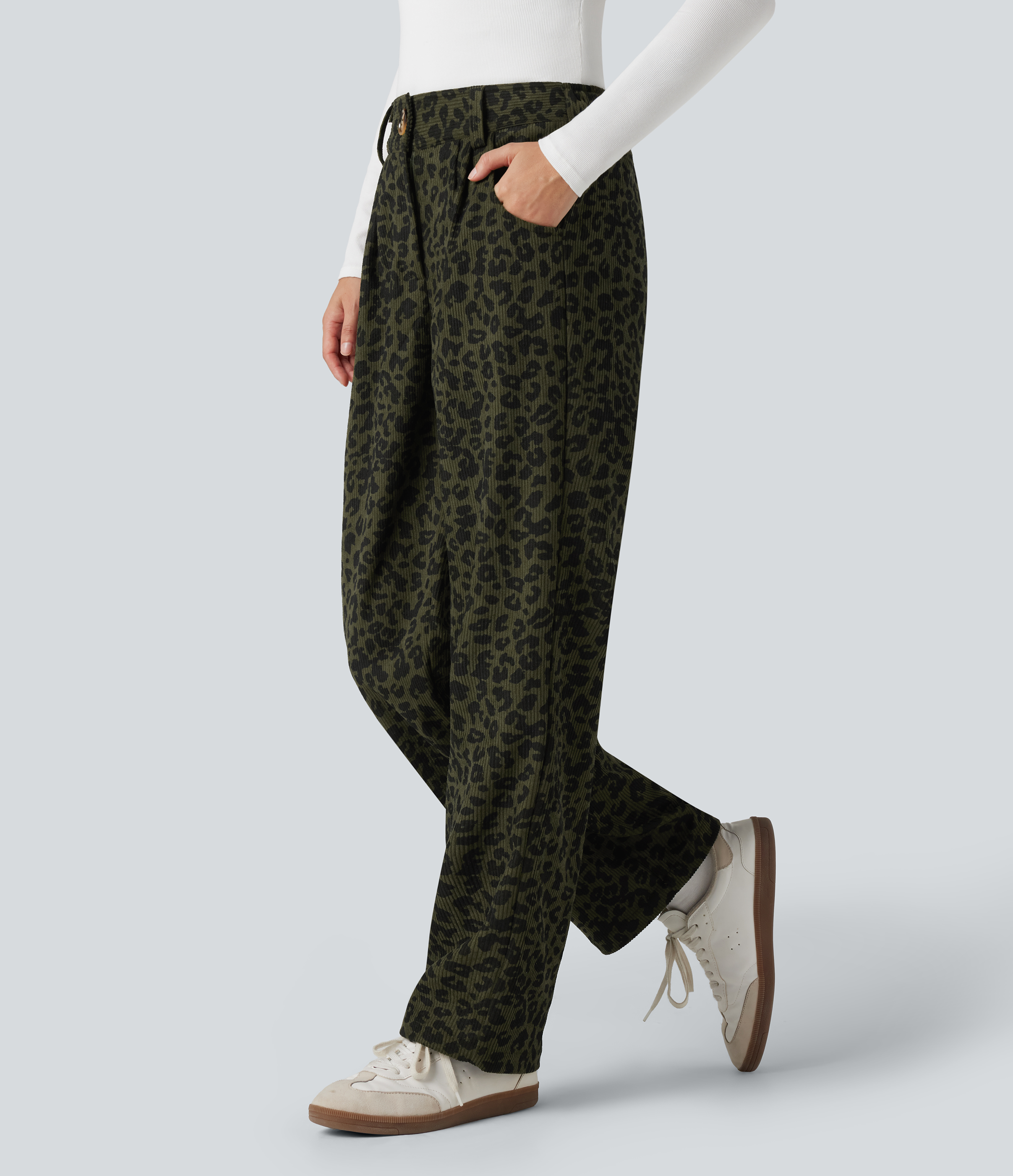 Lässige Cordhose mit mittelhohem Bund, Seitentaschen, Leopardenmuster und geradem Bein