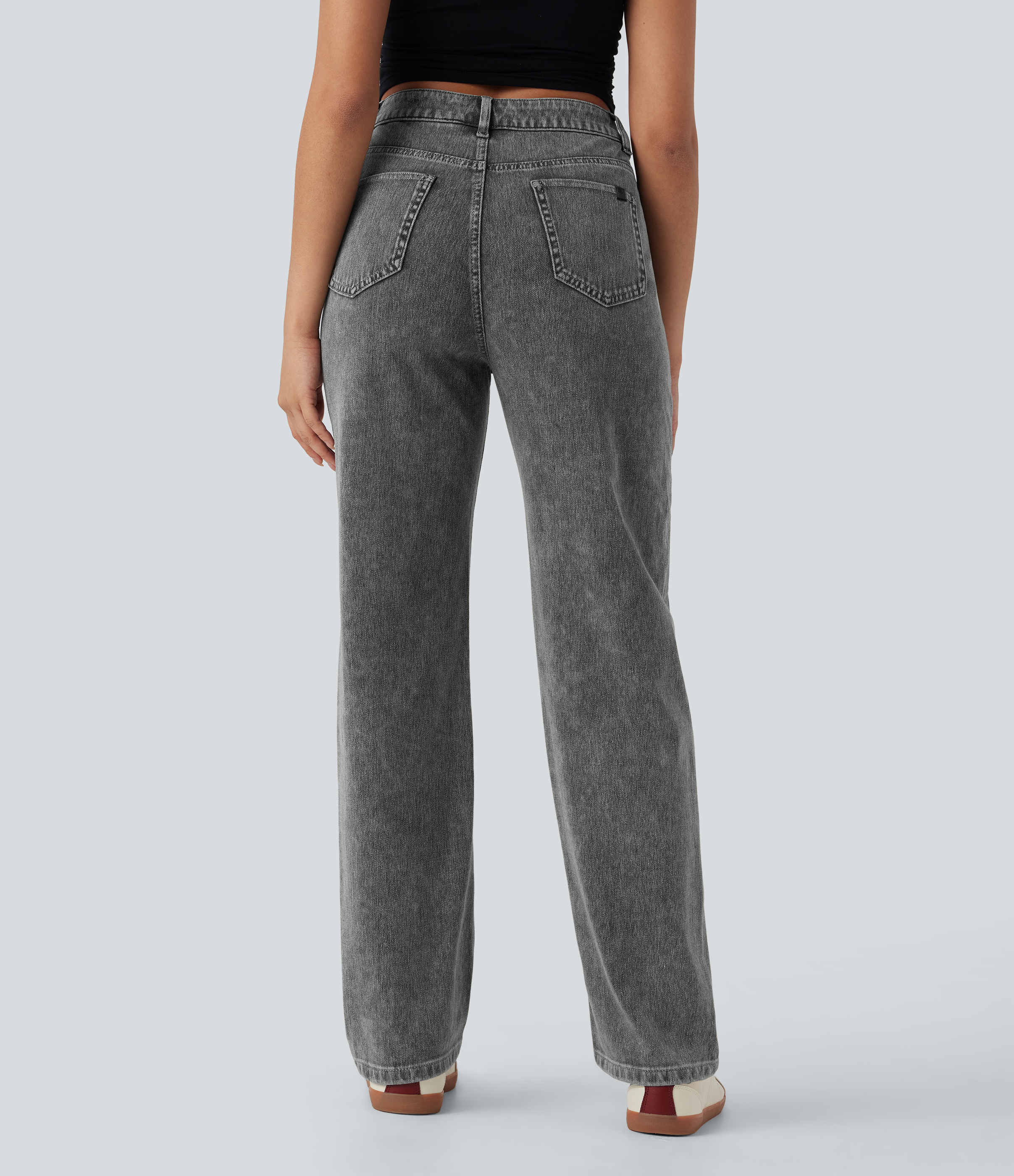 Cool Gray Denim Halara Flex™ jeans casual de talle alto con bolsillos con cremallera y pernera recta / 2