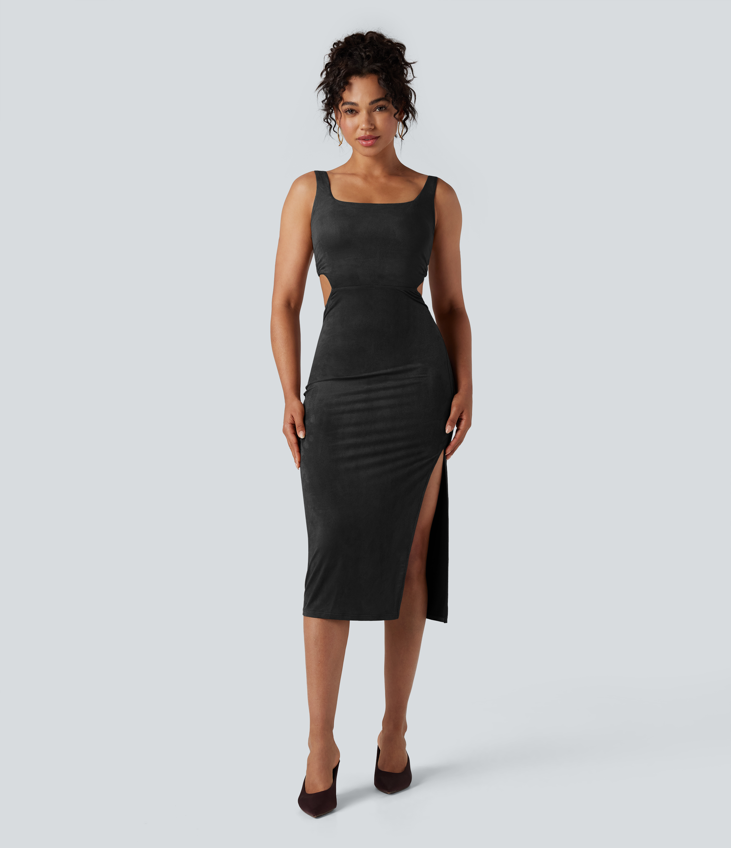 Figurbetontes, ärmelloses Midi-Partykleid aus Kunstleder mit quadratischem Ausschnitt und Cut-Out-Design