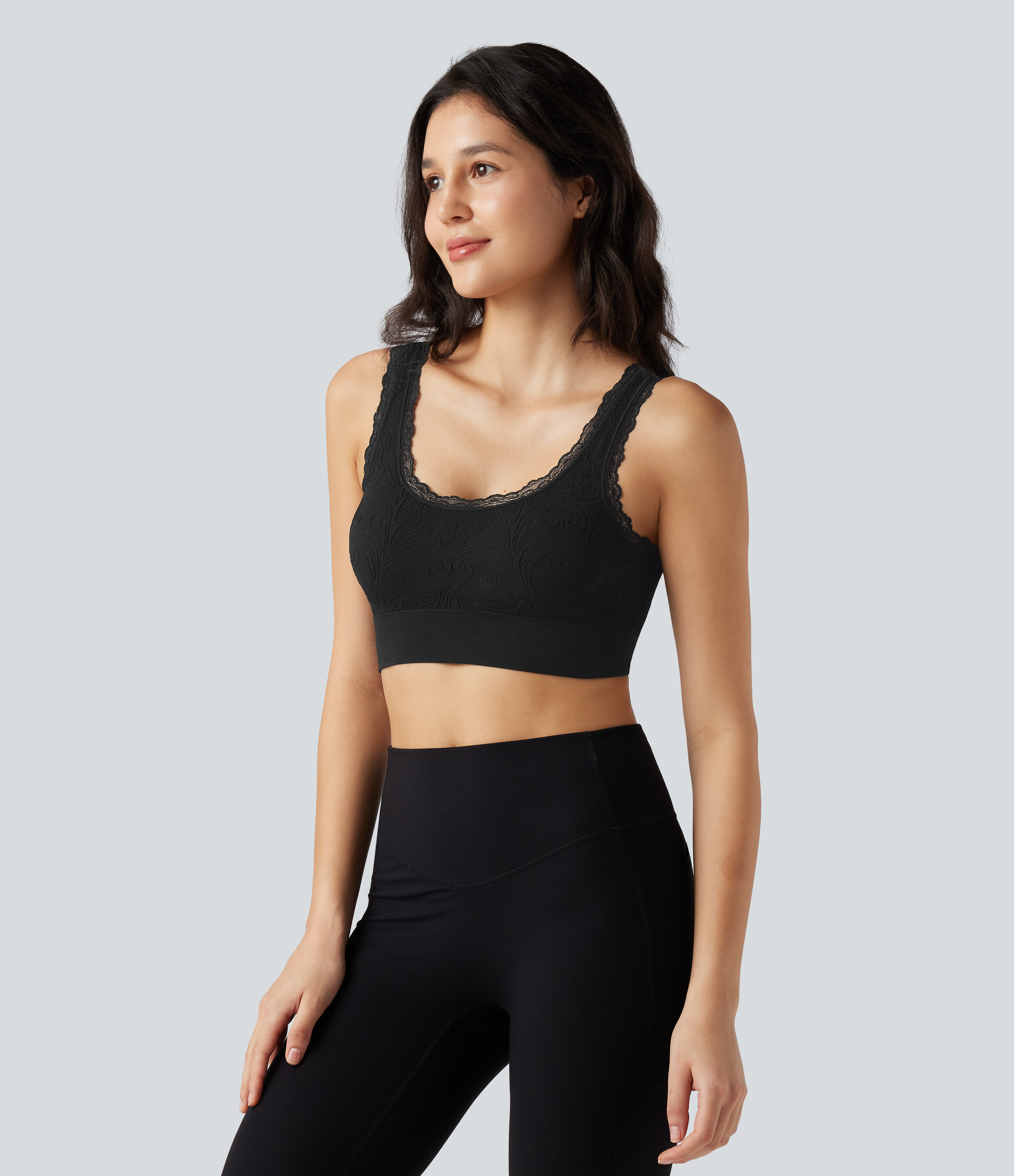 OneForm - Yoga sports bra with U-neck, light support, lace design and seamless flow
