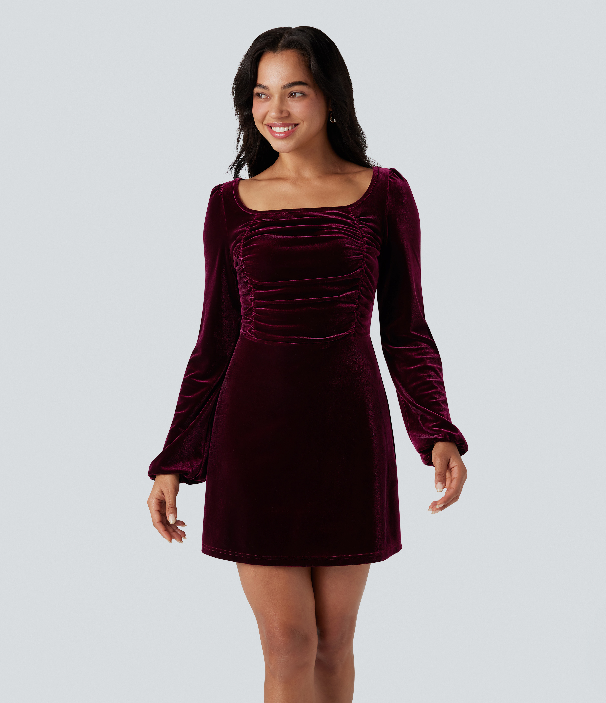 Robe courte velours froncée col carré manches longues