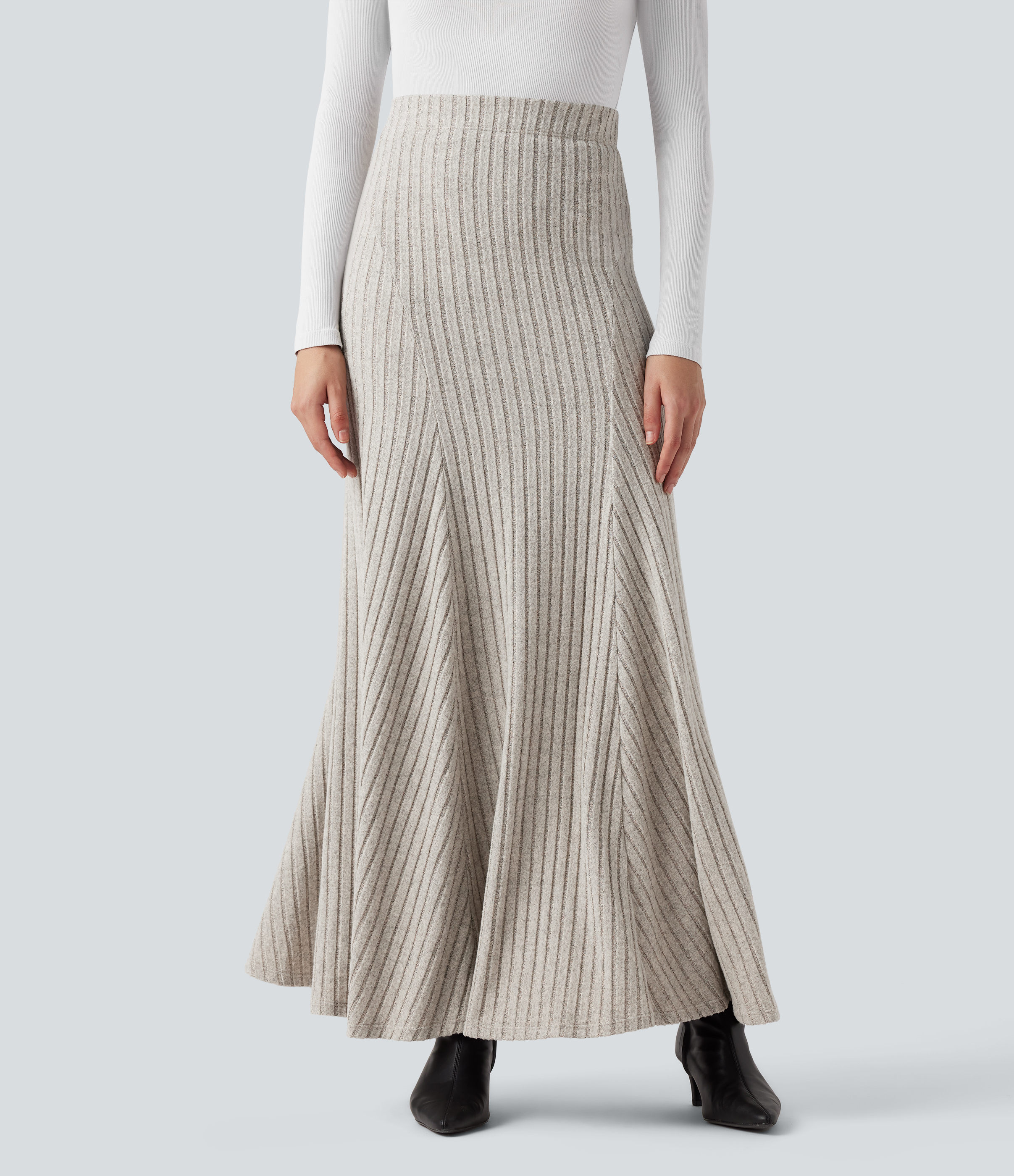 Gerippter Maxirock in A-Linie mit hohem Bund