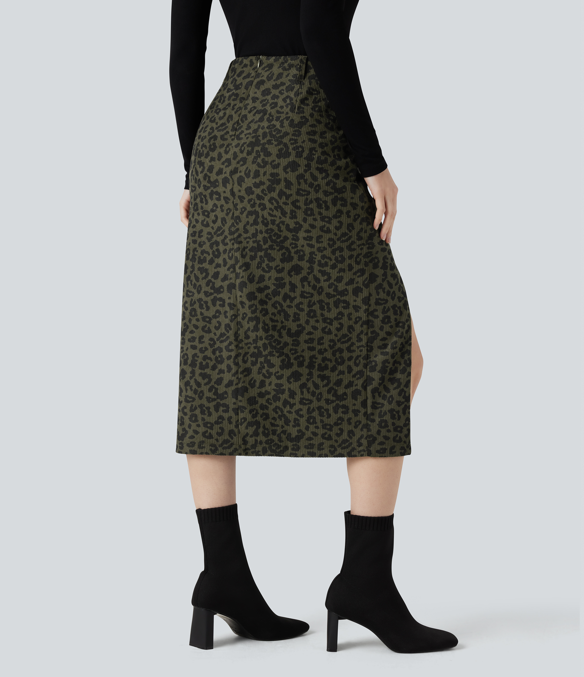 Olive Leopard Falda lápiz casual midi de talle alto en pana con estampado de leopardo y abertura en el bajo / 2