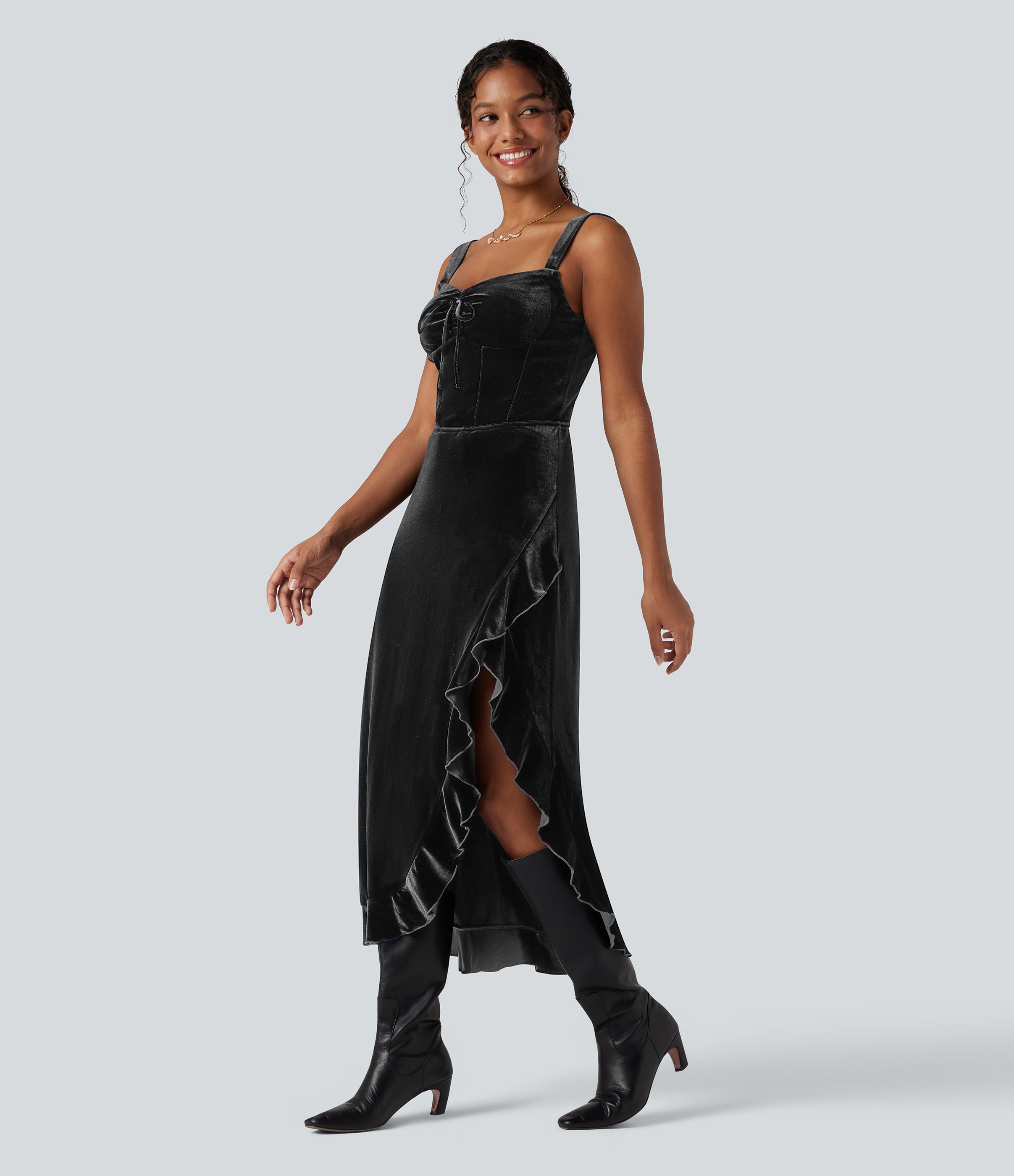 Robe mi-longue en velours encolure Queen Anne avec nœud devant et volants à l'ourlet