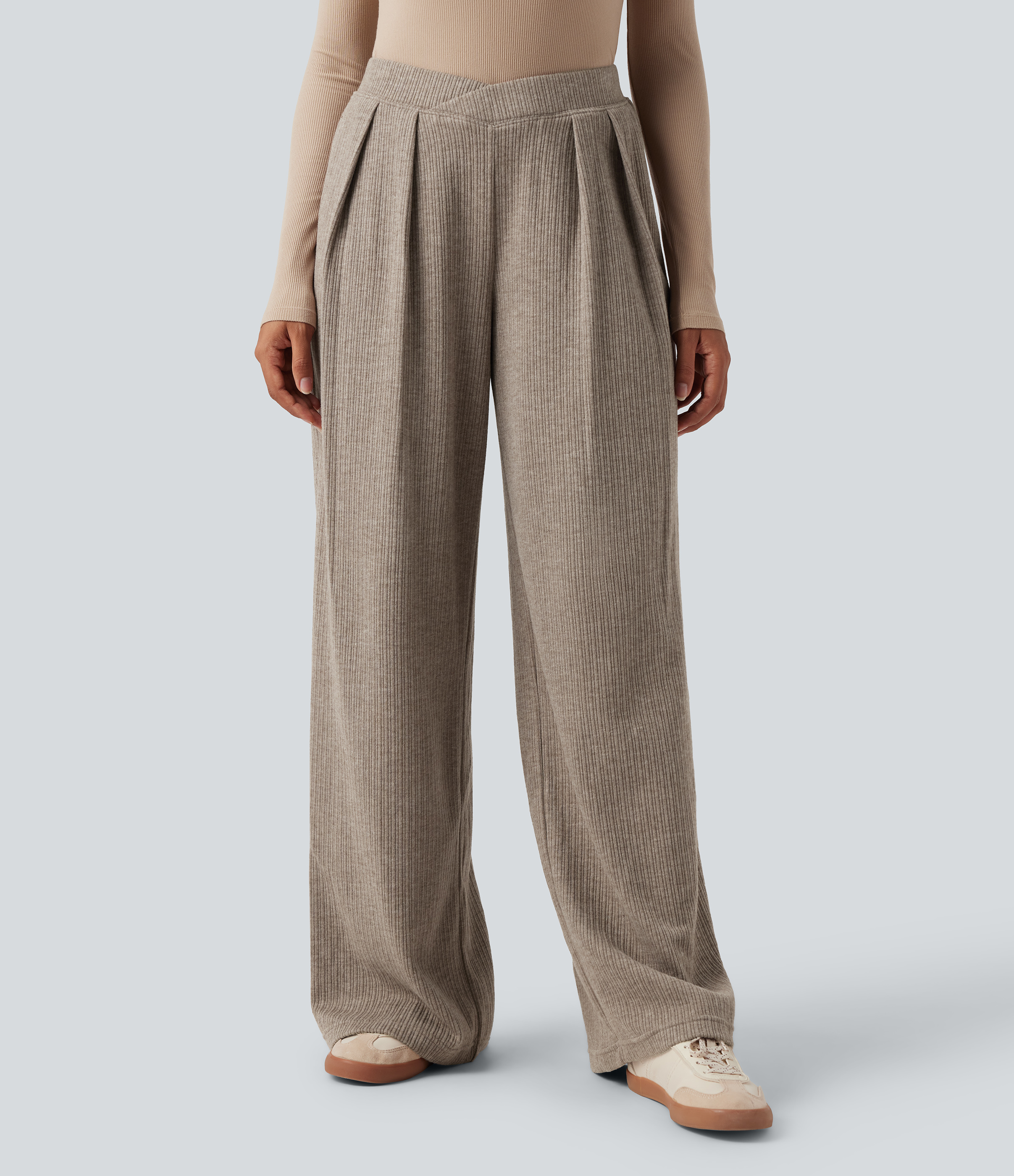 Gerippte Hose mit hohem Crossover-Bund, Seitentaschen und geradem Bein