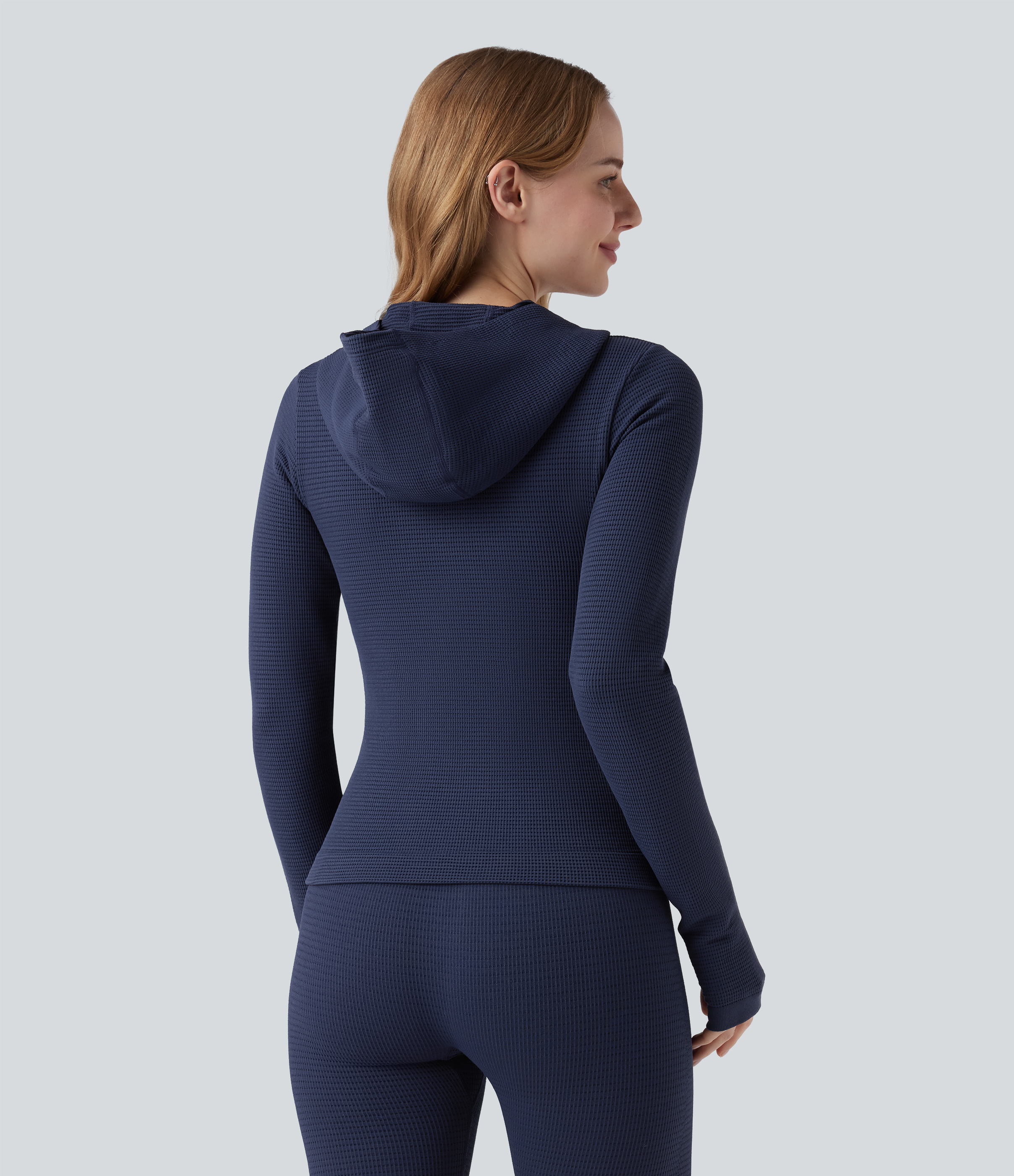 Blueprint Chaqueta de yoga sin costuras Flow en tejido waffle, con capucha, mangas largas, orificio para el pulgar, cremallera y bolsillos / 2