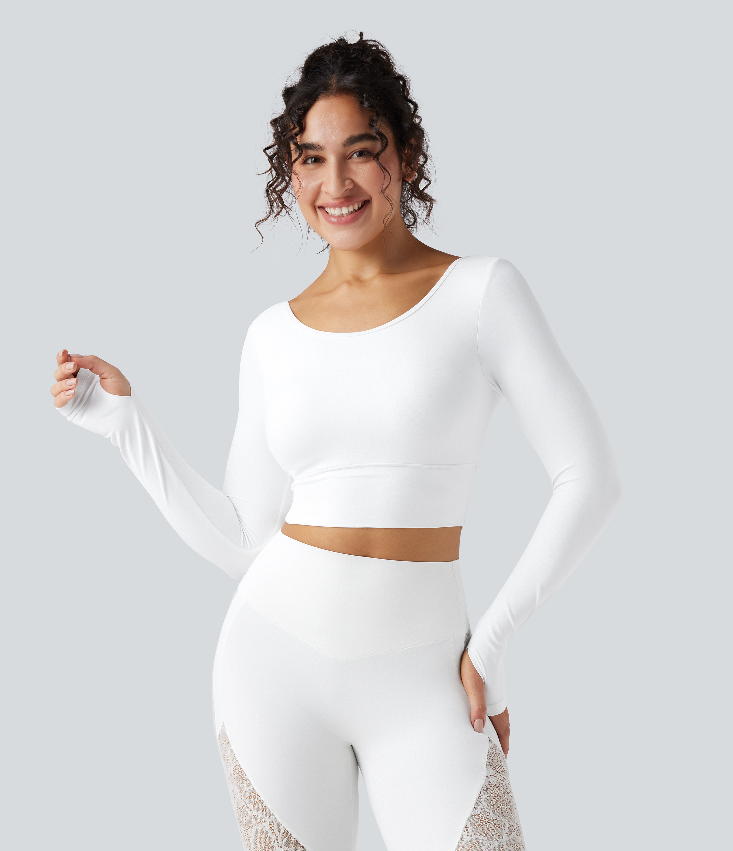 Weiß SoftlyZero™ Push-Up Langarm-Sporttop mit Daumenloch und kontrastierender Spitze, kurz geschnitten / 2