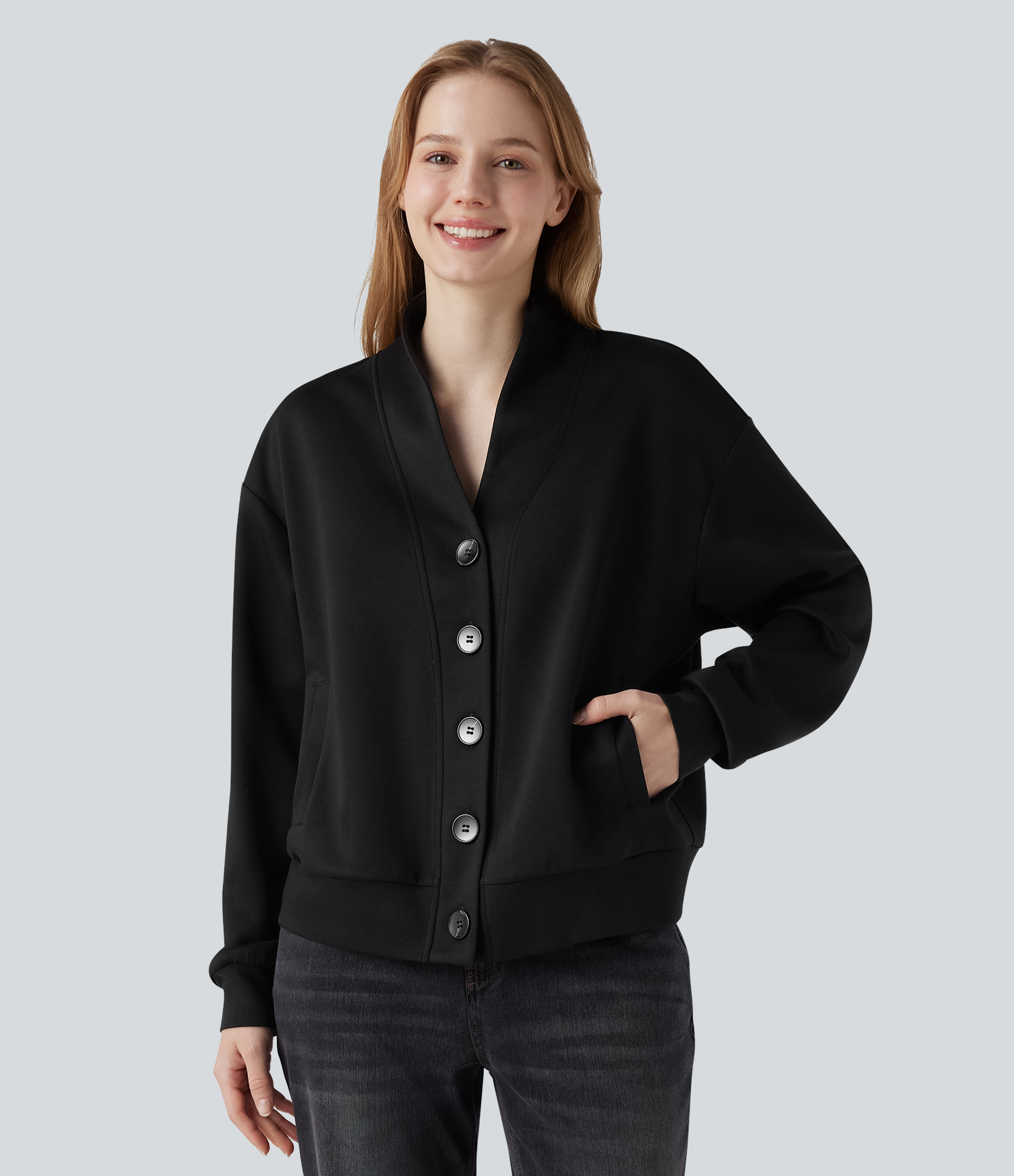 Sweat-shirt décontracté à col en V, manches longues, patte de boutonnage et poches.