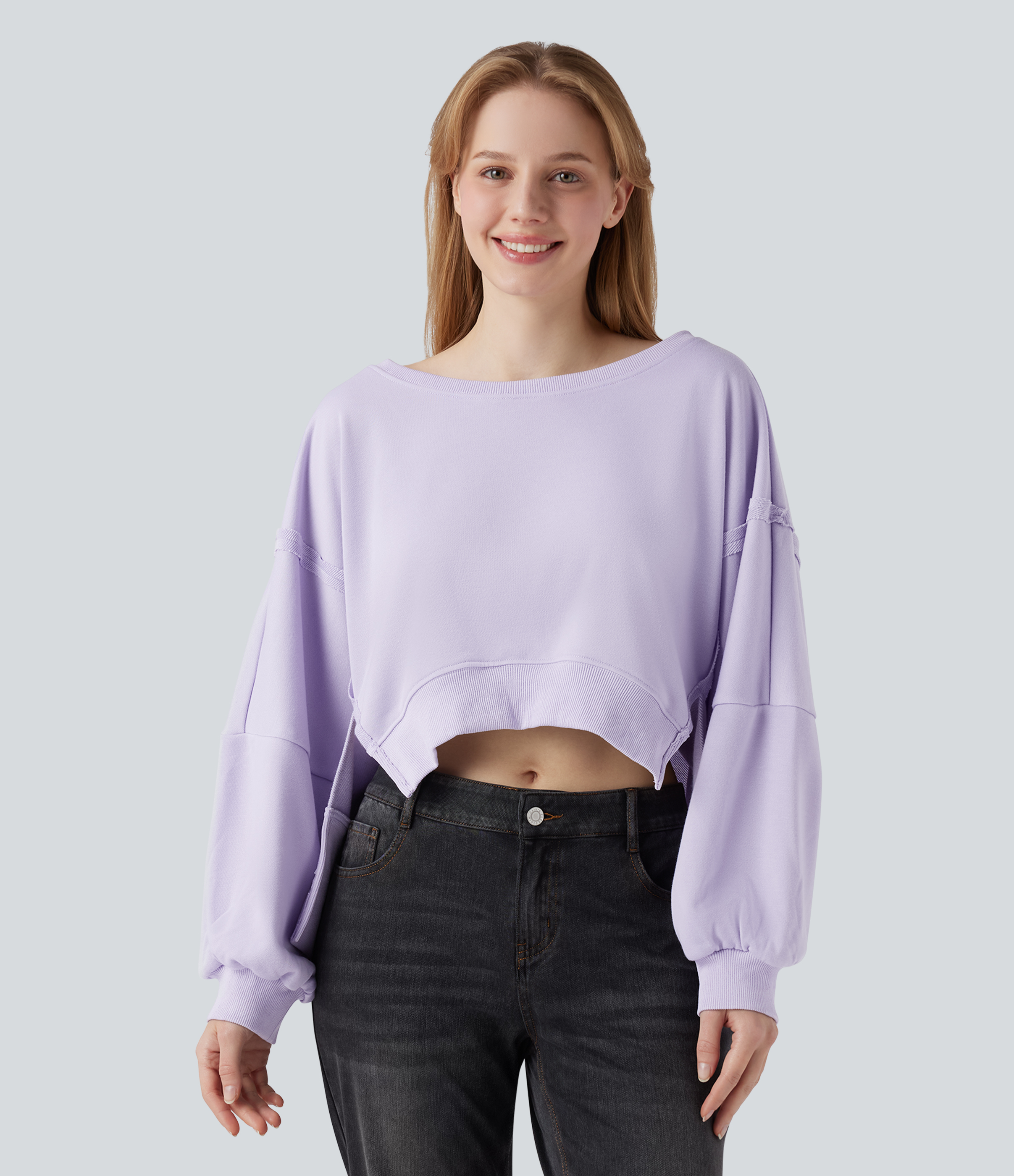 Sudadera casual con escote barco, mangas largas y bajo asimétrico (más corto delante y más largo detrás)